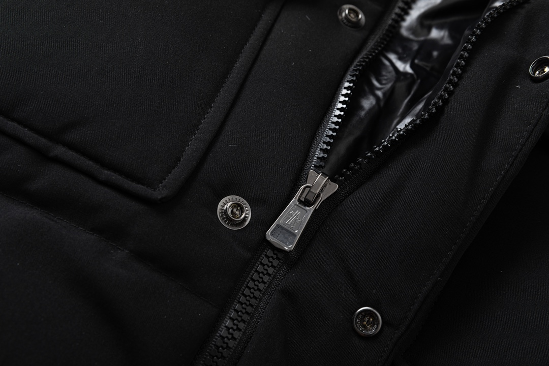 【MONCLER 公式旗艦店】モンクレール  ダウンジャケット好評に付き再入荷！ 241206