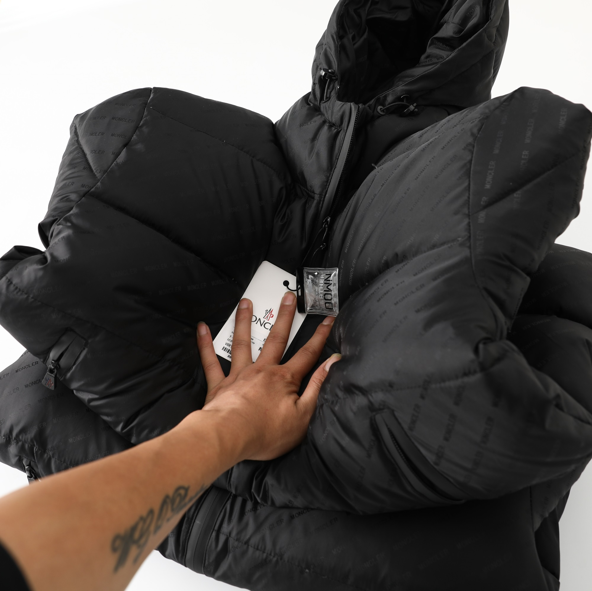 【MONCLER 公式旗艦店】モンクレール  ダウンジャケット好評に付き再入荷！ 241206