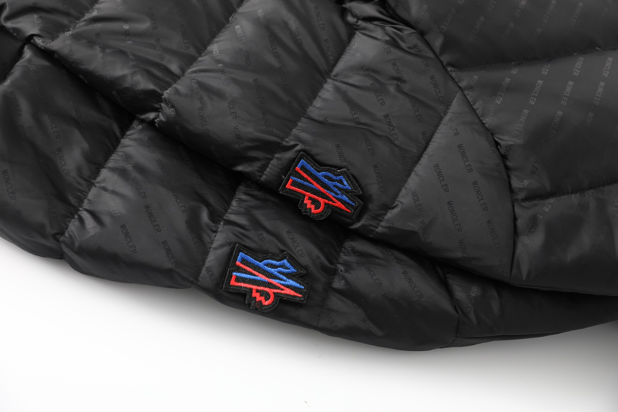 【MONCLER 公式旗艦店】モンクレール  ダウンジャケット好評に付き再入荷！ 241206