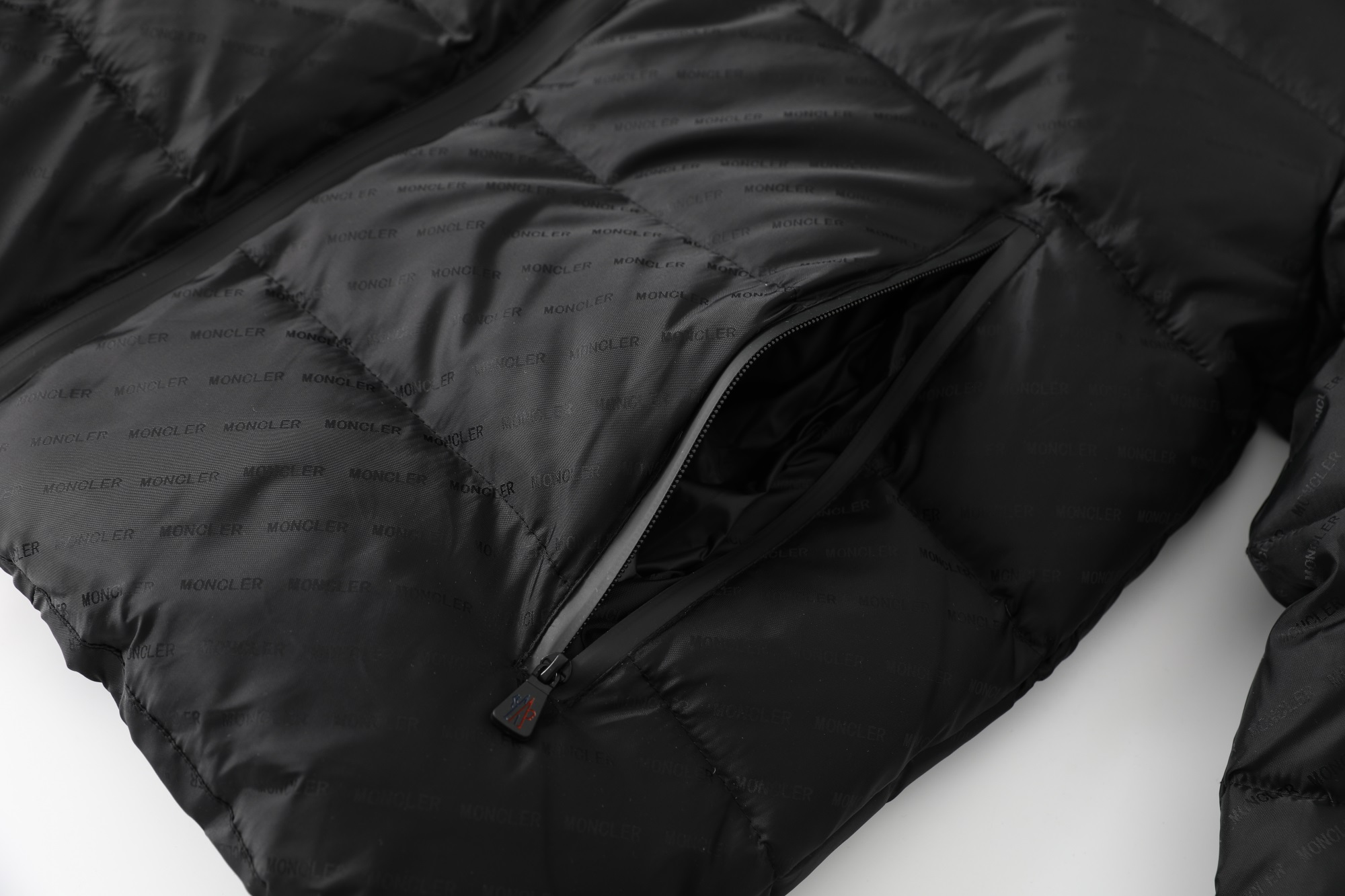 【MONCLER 公式旗艦店】モンクレール  ダウンジャケット好評に付き再入荷！ 241206