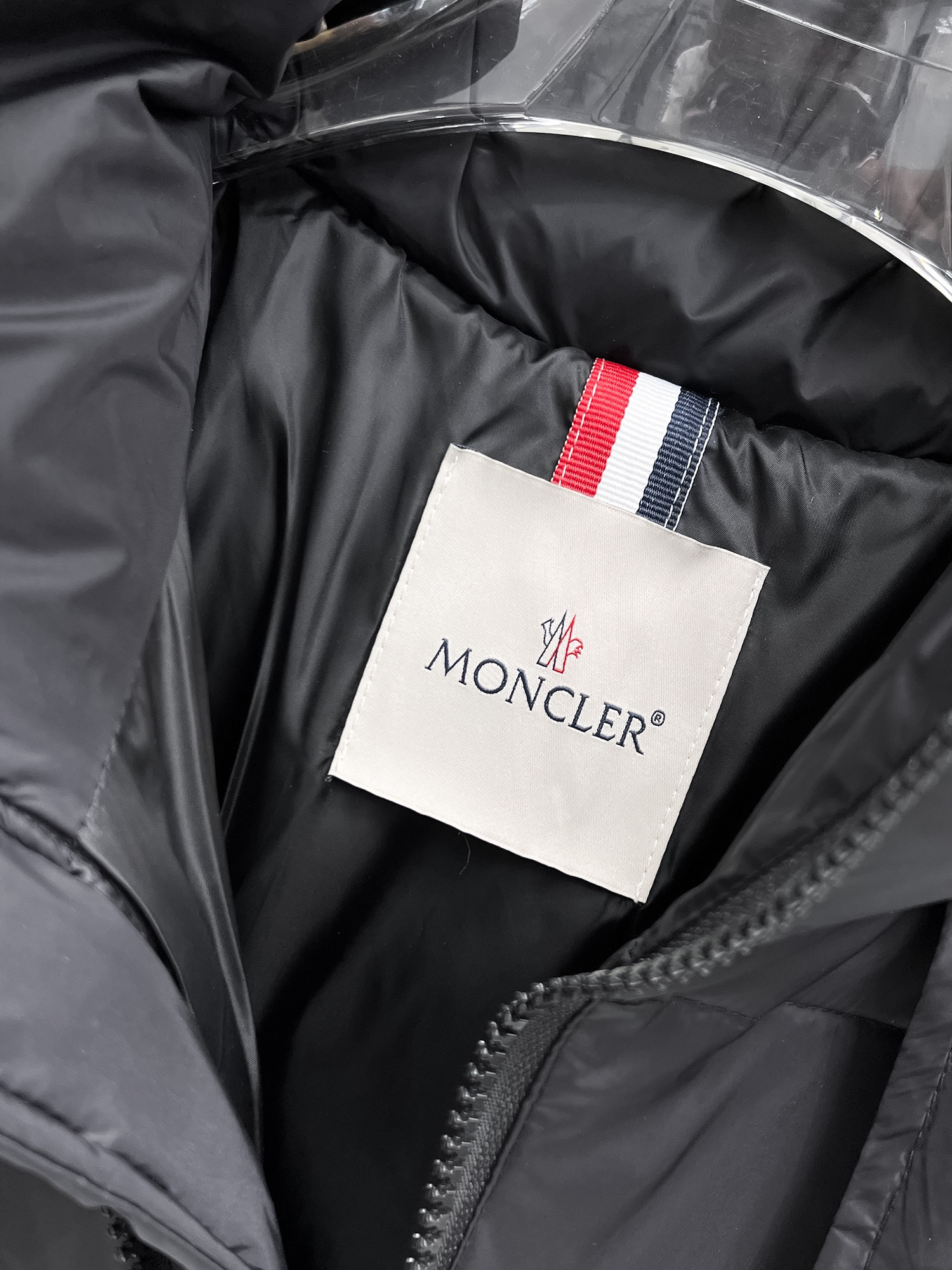 【MONCLER 公式旗艦店】モンクレール  ダウンジャケット好評に付き再入荷！ 241206