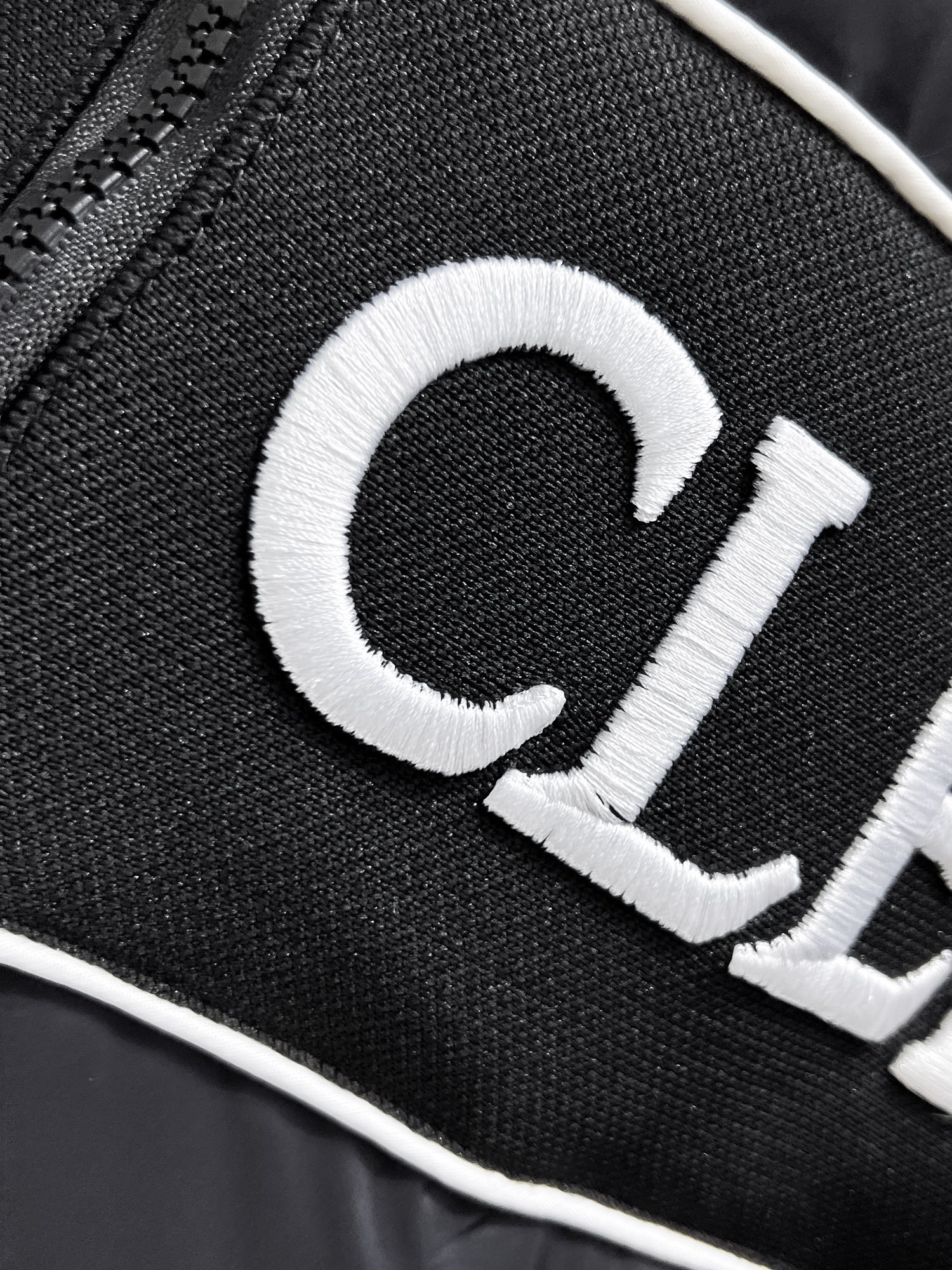 【MONCLER 公式旗艦店】モンクレール  ダウンジャケット好評に付き再入荷！ 241206