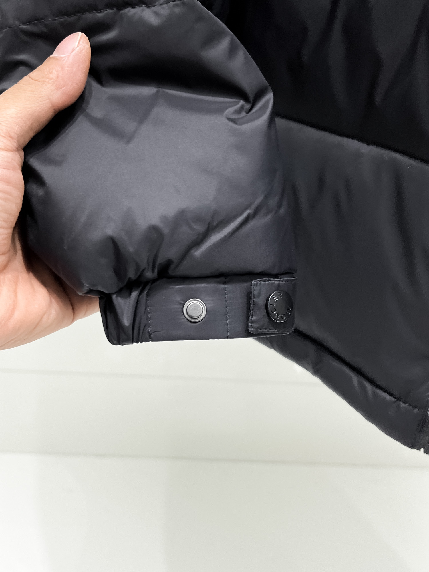 【MONCLER 公式旗艦店】モンクレール  ダウンジャケット好評に付き再入荷！ 241206