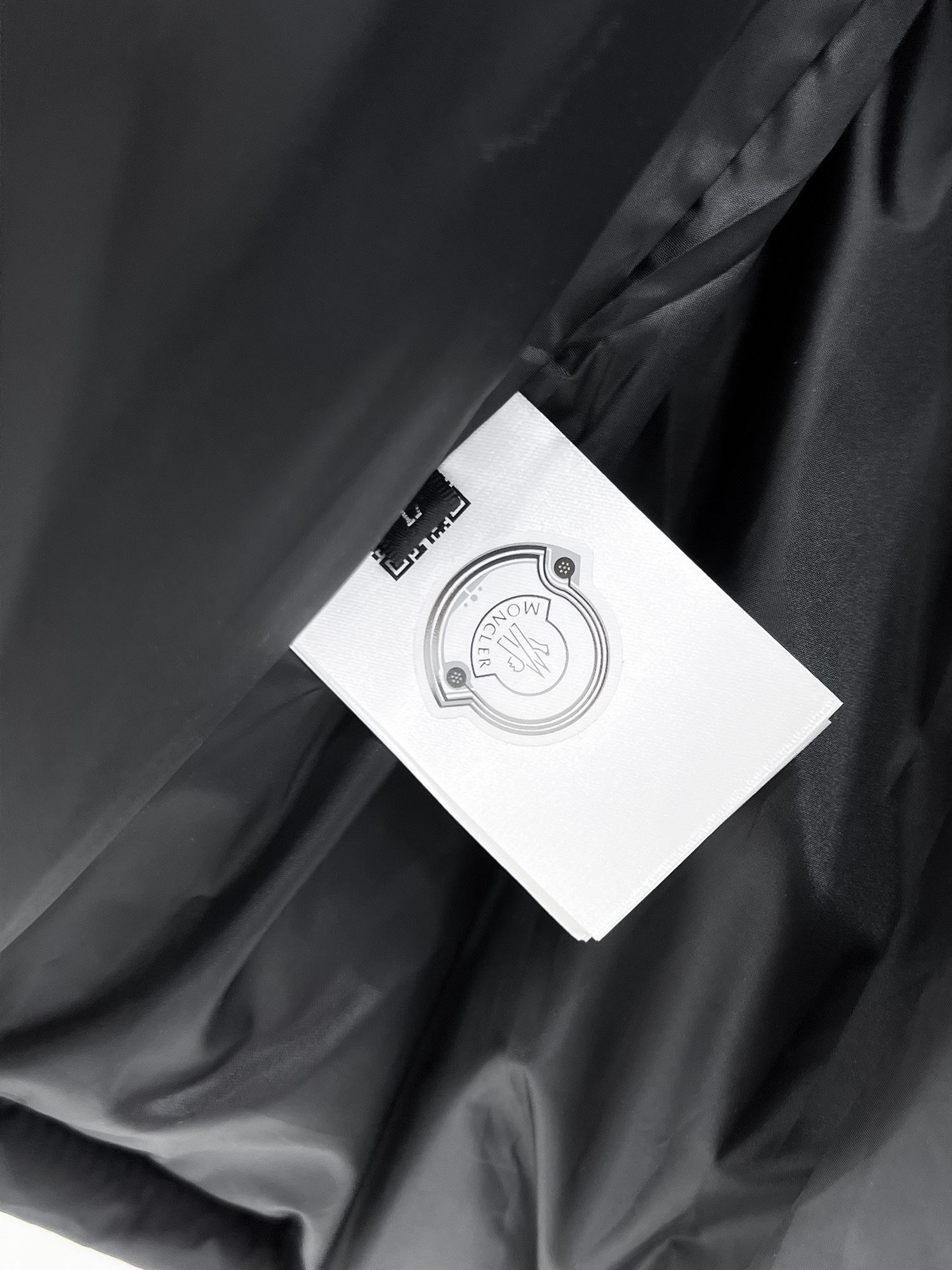 【MONCLER 公式旗艦店】モンクレール  ダウンジャケット好評に付き再入荷！ 241206