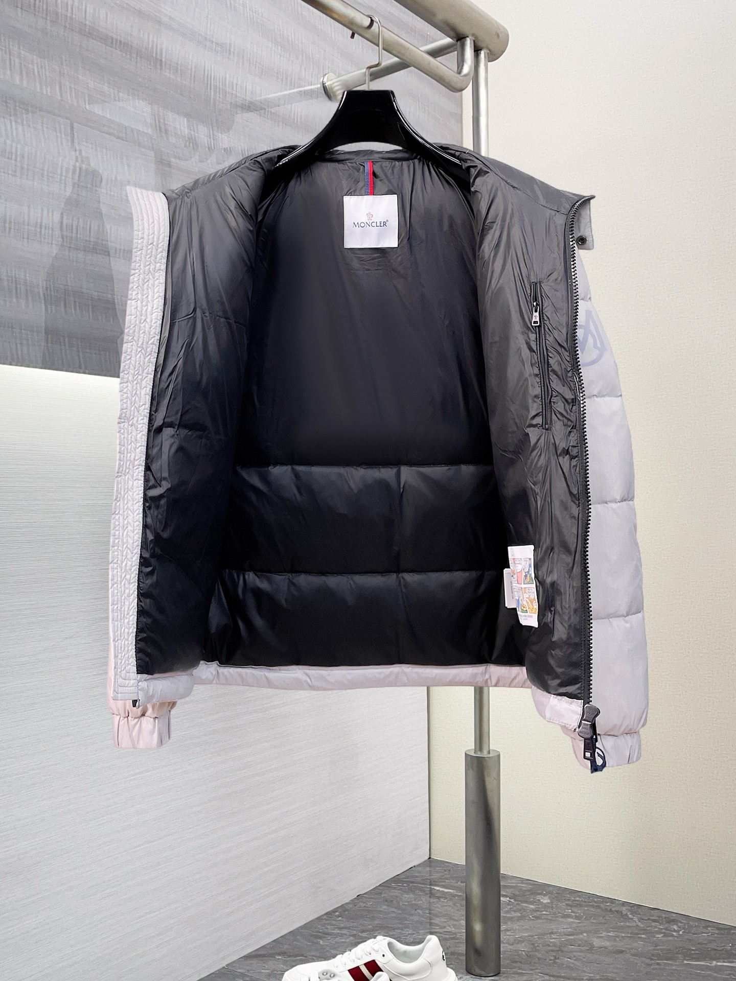 【MONCLER 公式旗艦店】モンクレール  ダウンジャケット好評に付き再入荷！ 241206