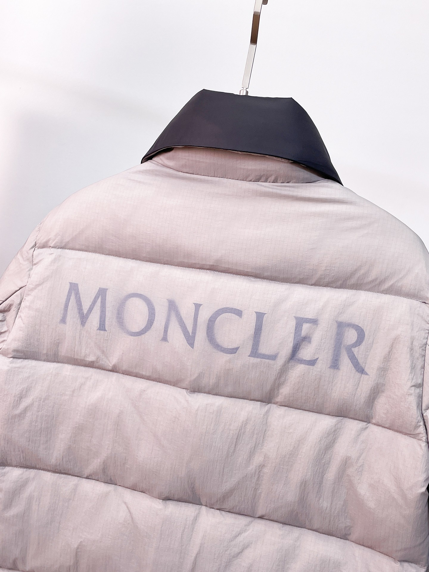 【MONCLER 公式旗艦店】モンクレール  ダウンジャケット好評に付き再入荷！ 241206