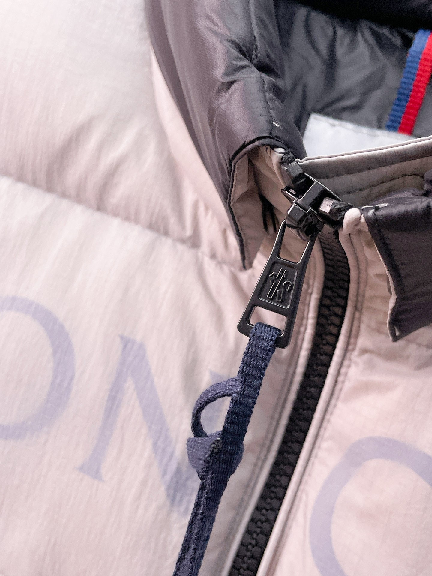 【MONCLER 公式旗艦店】モンクレール  ダウンジャケット好評に付き再入荷！ 241206