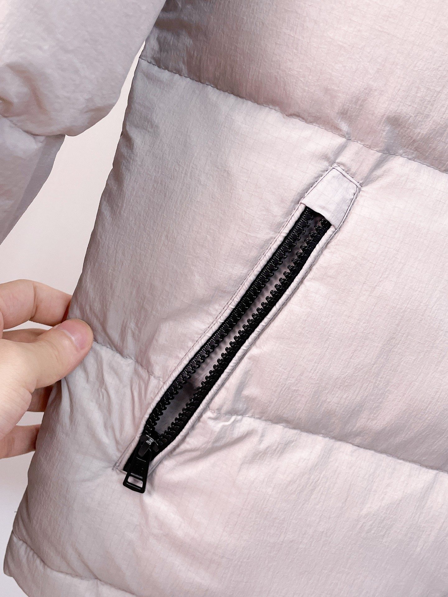 【MONCLER 公式旗艦店】モンクレール  ダウンジャケット好評に付き再入荷！ 241206