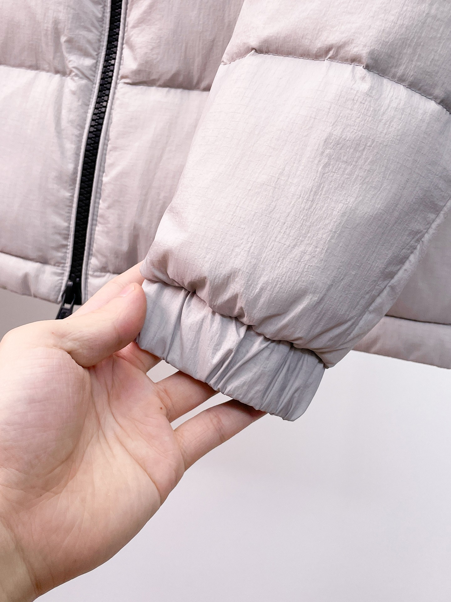 【MONCLER 公式旗艦店】モンクレール  ダウンジャケット好評に付き再入荷！ 241206