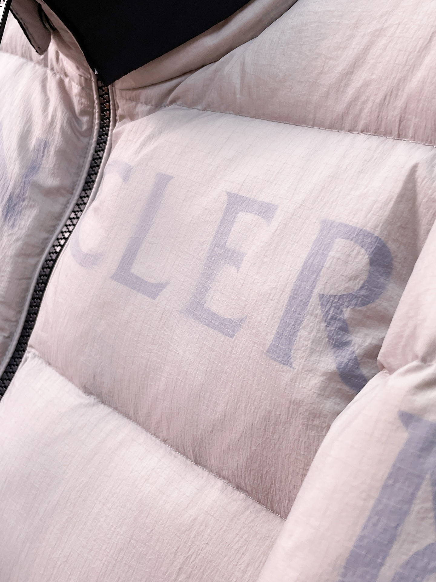 【MONCLER 公式旗艦店】モンクレール  ダウンジャケット好評に付き再入荷！ 241206