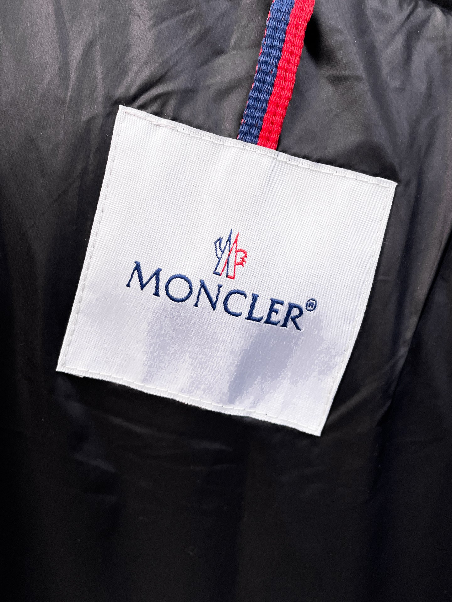 【MONCLER 公式旗艦店】モンクレール  ダウンジャケット好評に付き再入荷！ 241206