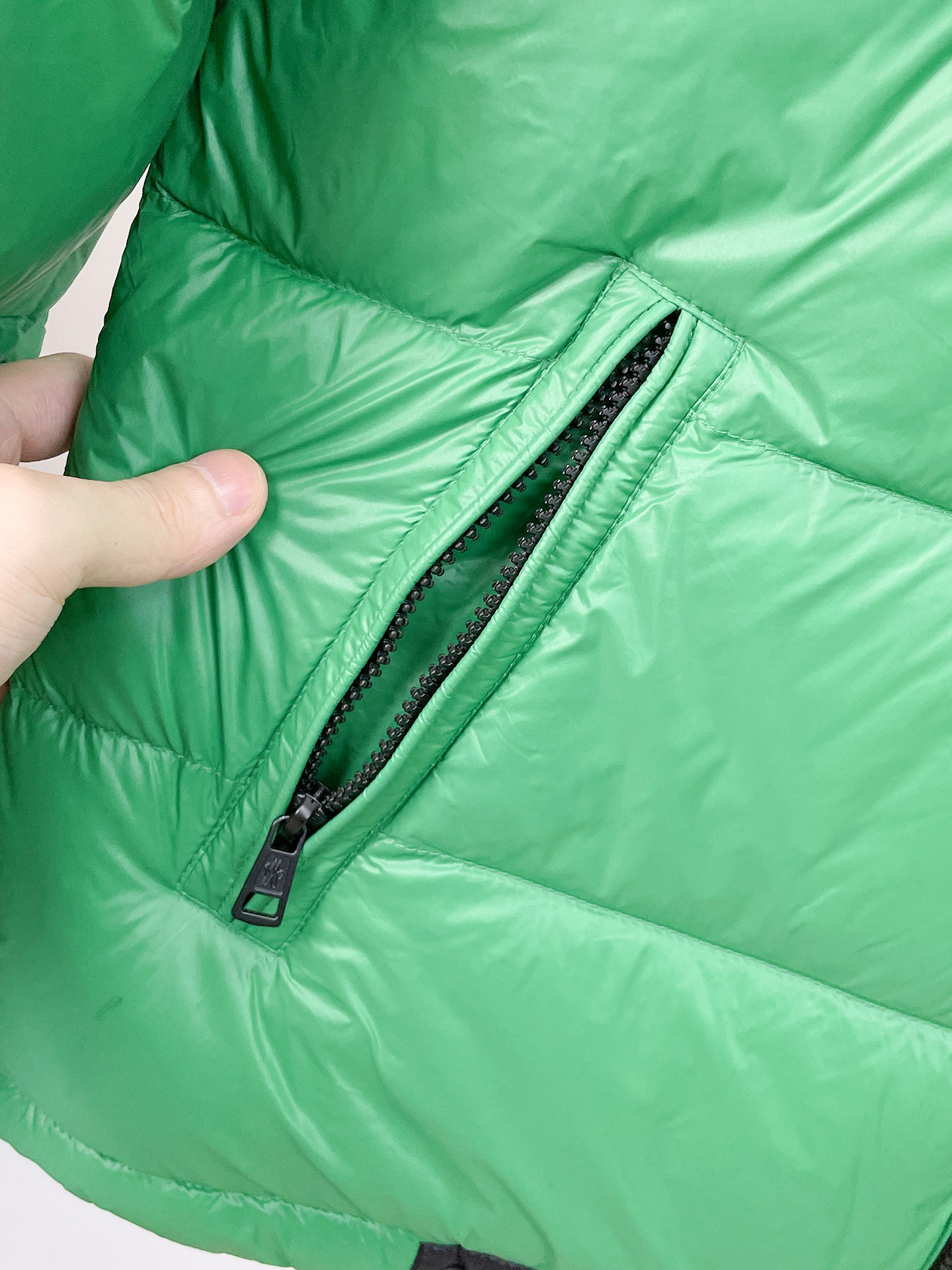 【MONCLER 公式旗艦店】モンクレール  ダウンジャケット好評に付き再入荷！ 241206