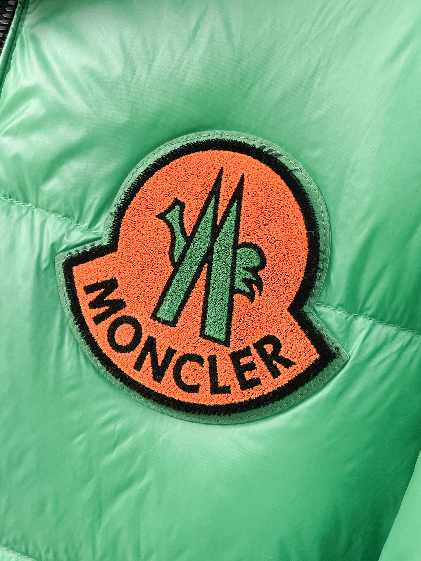 【MONCLER 公式旗艦店】モンクレール  ダウンジャケット好評に付き再入荷！ 241206