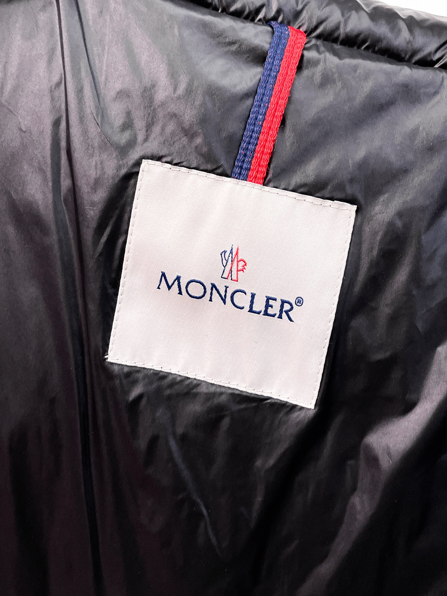 【MONCLER 公式旗艦店】モンクレール  ダウンジャケット好評に付き再入荷！ 241206