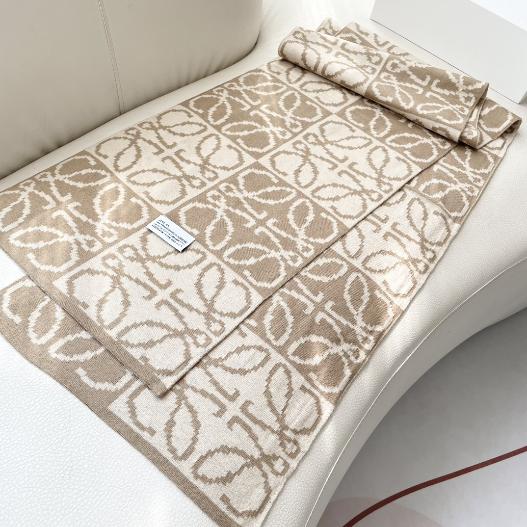 【LOEWE ロエベ】スカーフ 32*180CM   241207