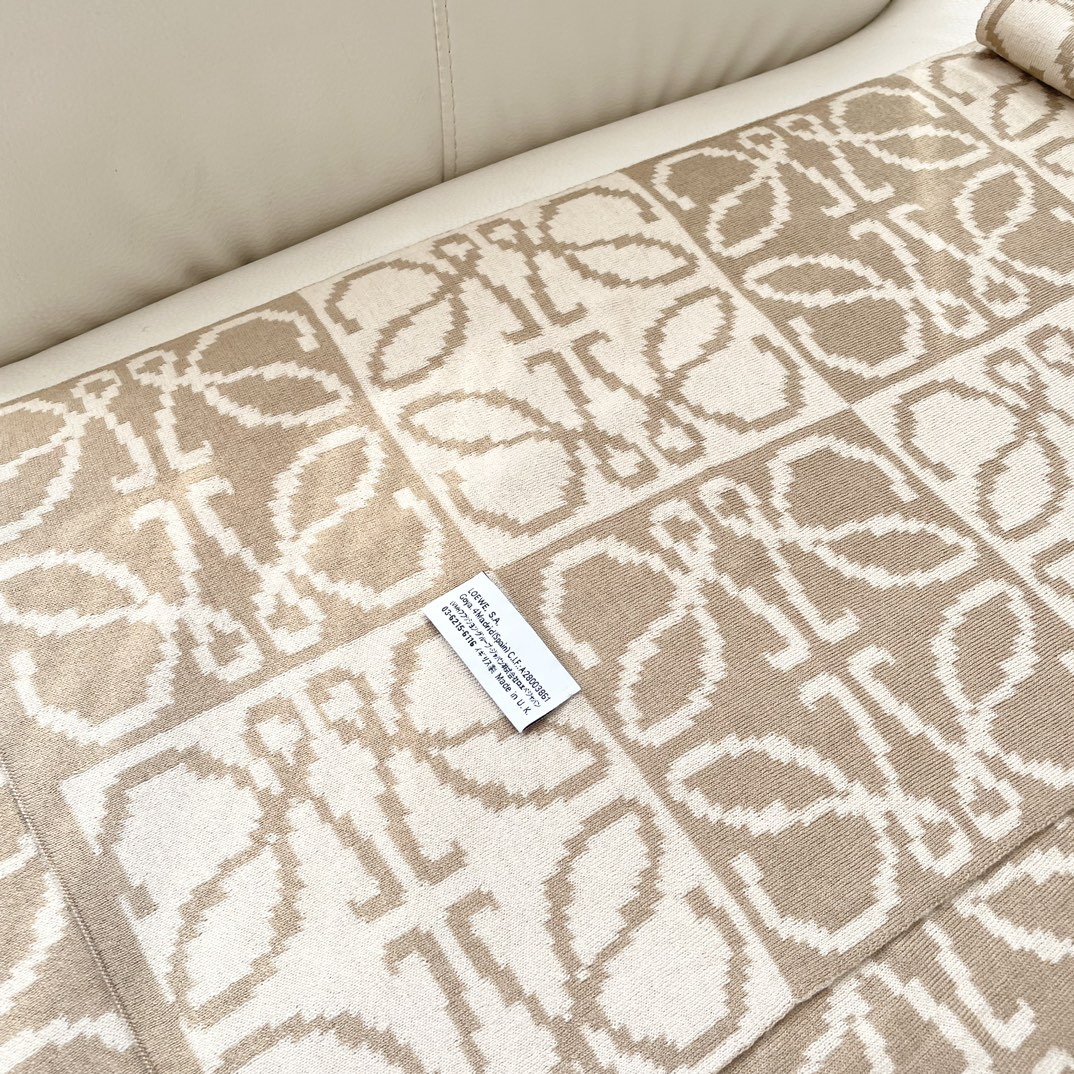 【LOEWE ロエベ】スカーフ 32*180CM   241207