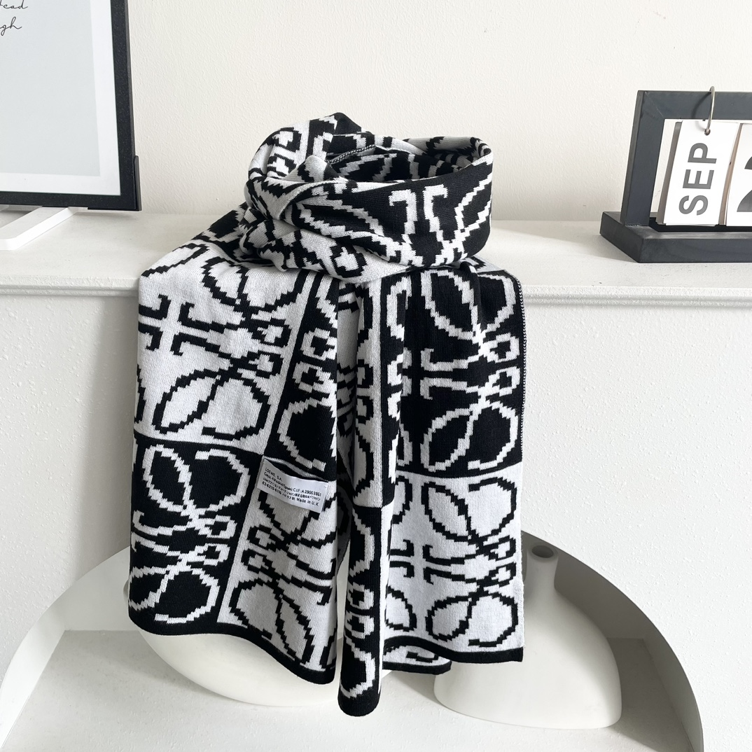 【LOEWE ロエベ】スカーフ 32*180CM   241207