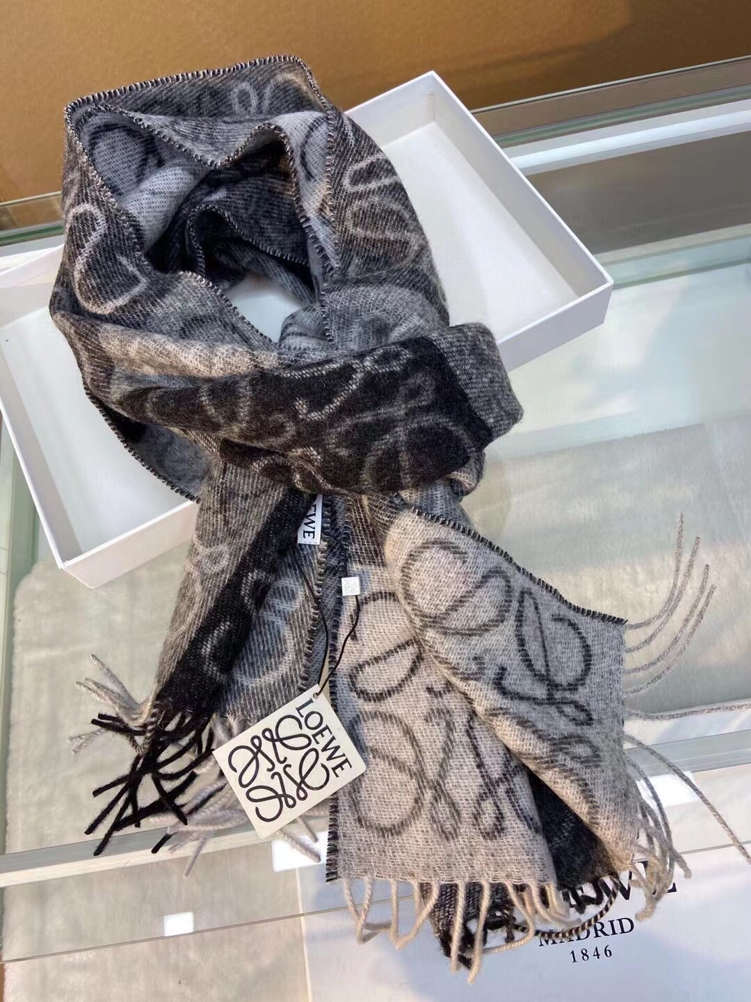 【LOEWE ロエベ】スカーフ40*200CM   241207