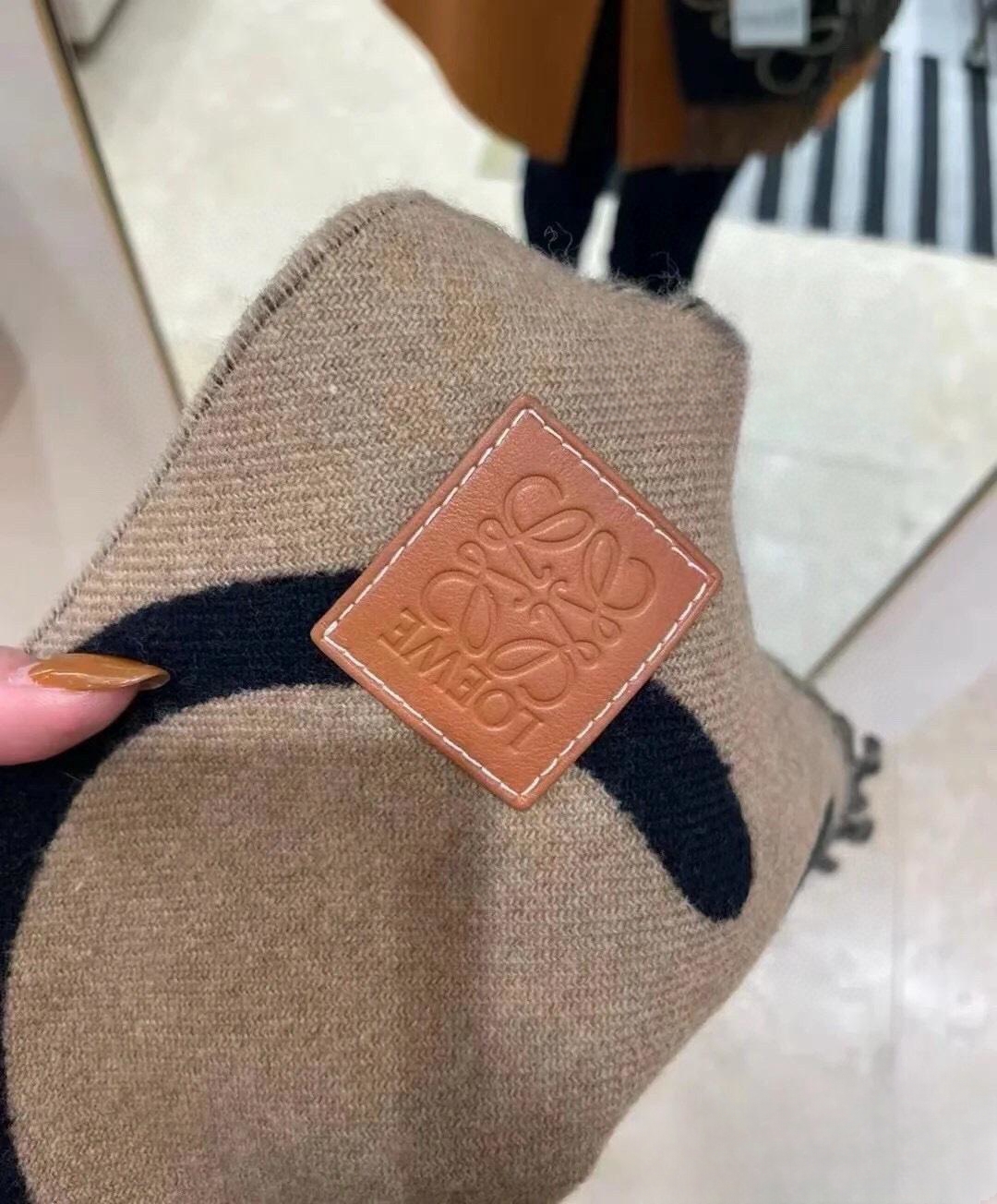 【LOEWE ロエベ】スカーフ30*180CM   241207