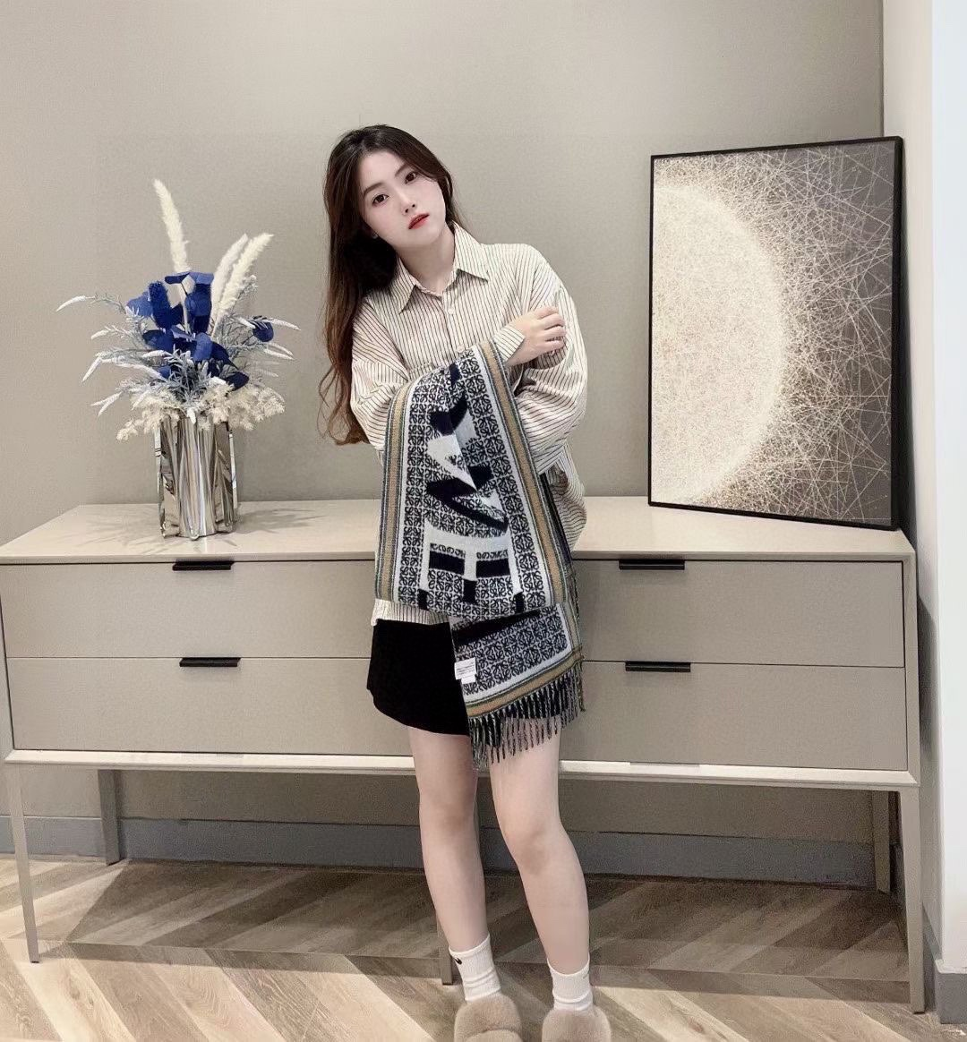 【LOEWE ロエベ】スカーフ 30*180CM   241207