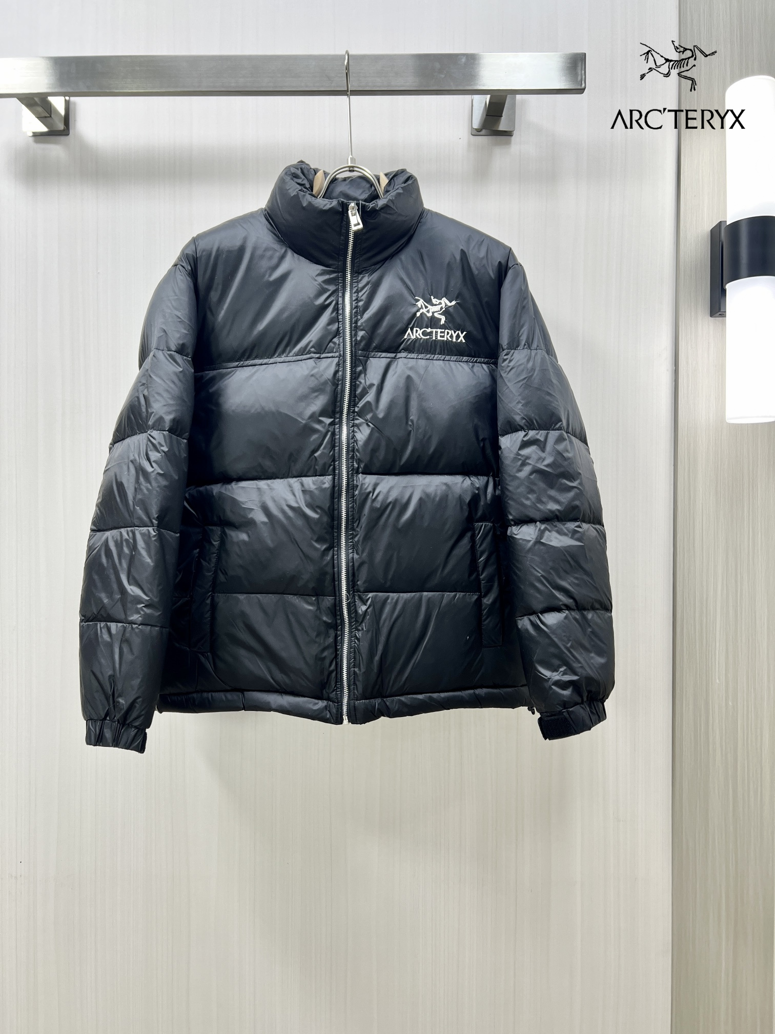 【ARCTERYX   公式旗艦店】アークテリクス   ダウンジャケット好評に付き再入荷！ 241206