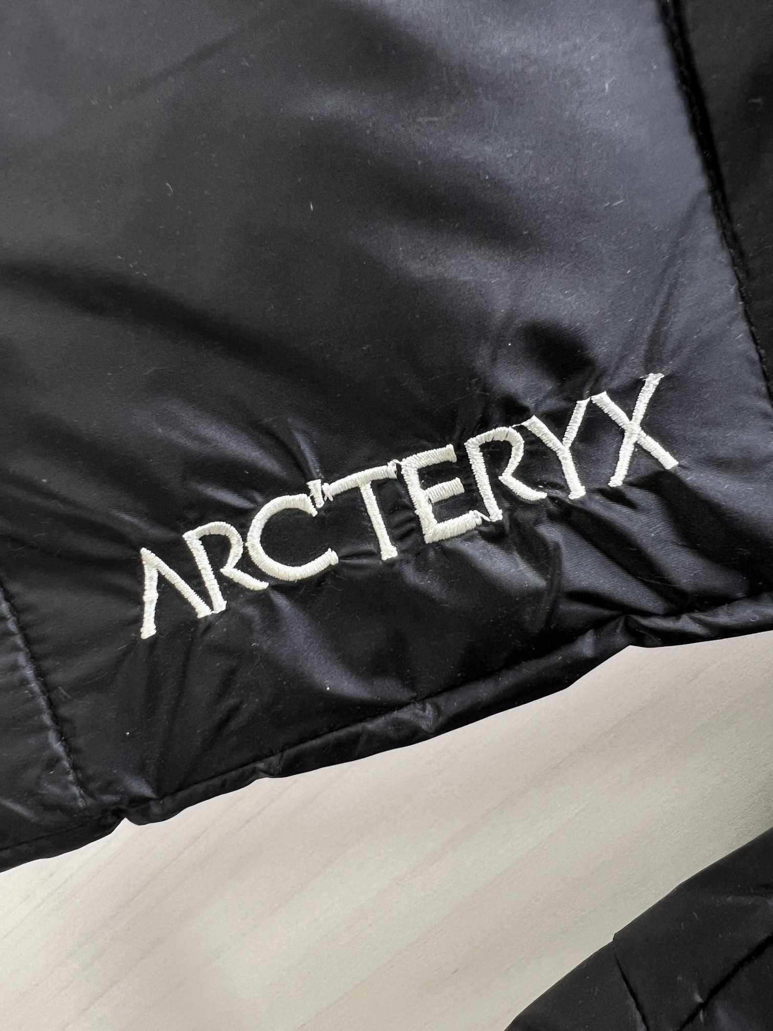 【ARCTERYX   公式旗艦店】アークテリクス   ダウンジャケット好評に付き再入荷！ 241206