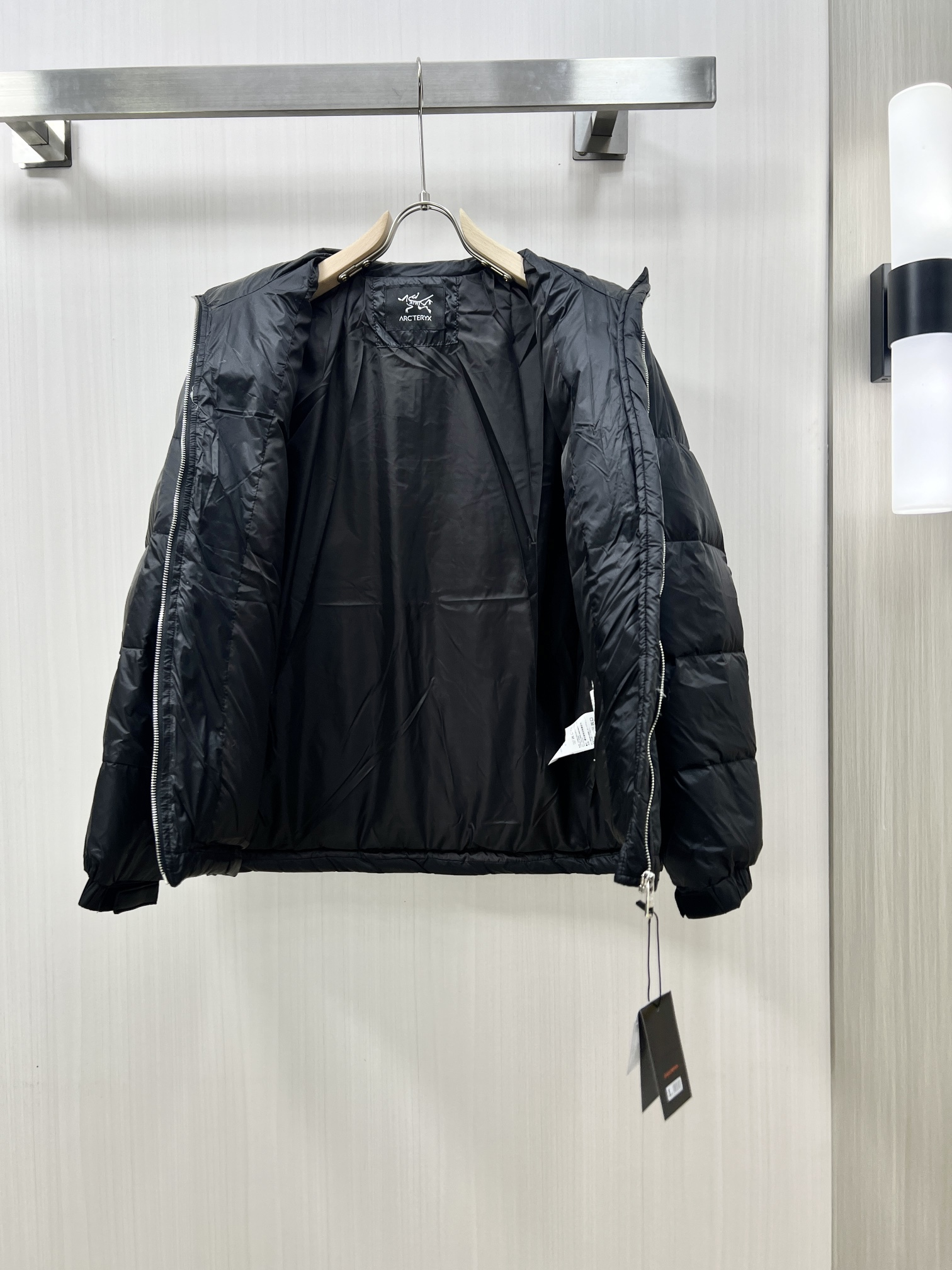 【ARCTERYX   公式旗艦店】アークテリクス   ダウンジャケット好評に付き再入荷！ 241206