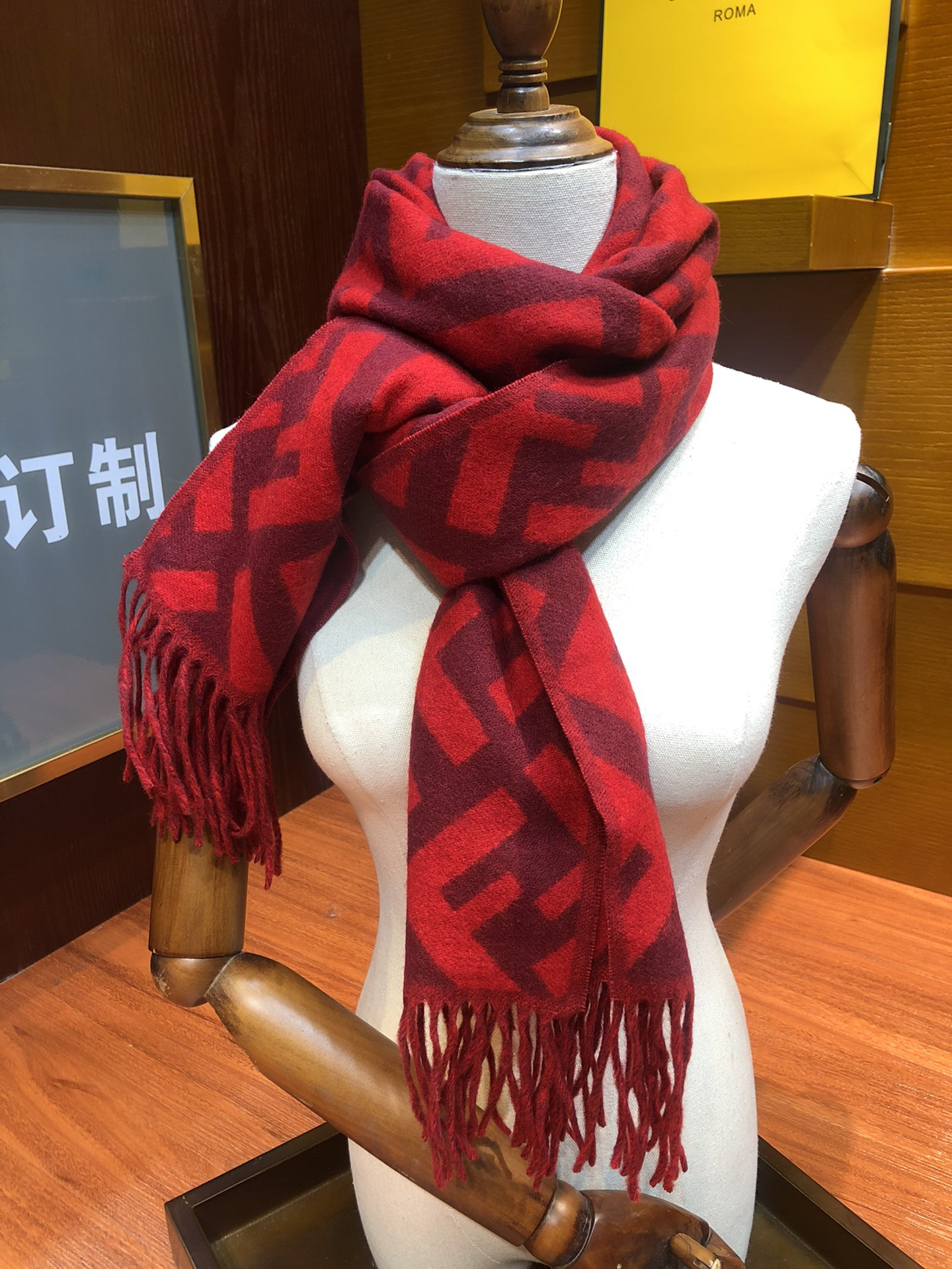 【FENDI  フェンディ】スカーフ 30*180CM   241207