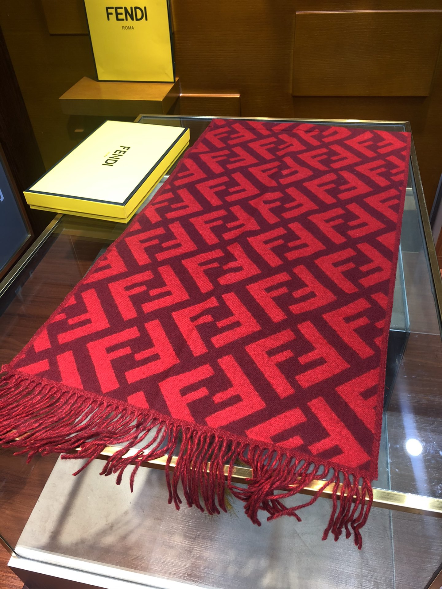 【FENDI  フェンディ】スカーフ 30*180CM   241207