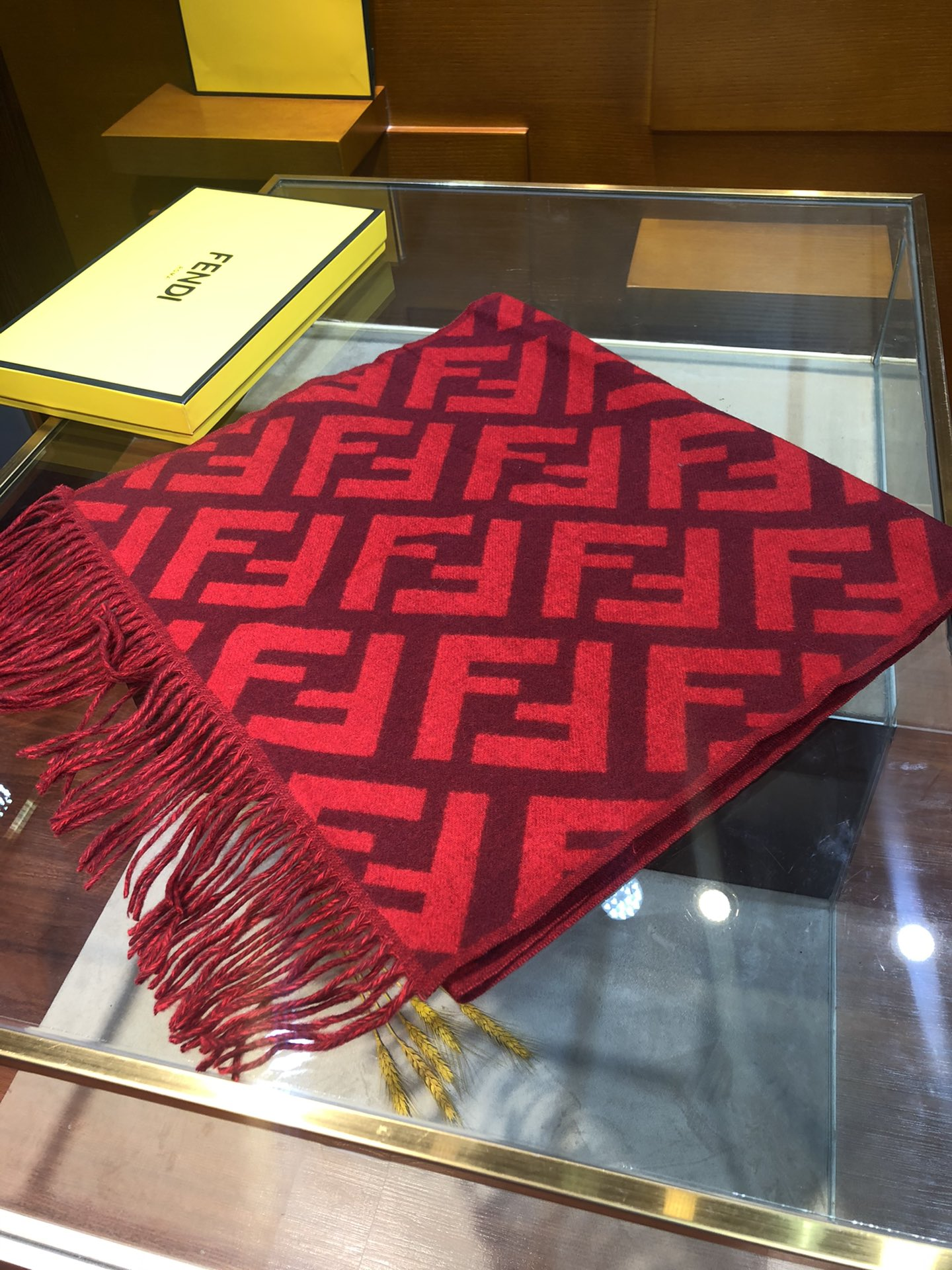 【FENDI  フェンディ】スカーフ 30*180CM   241207