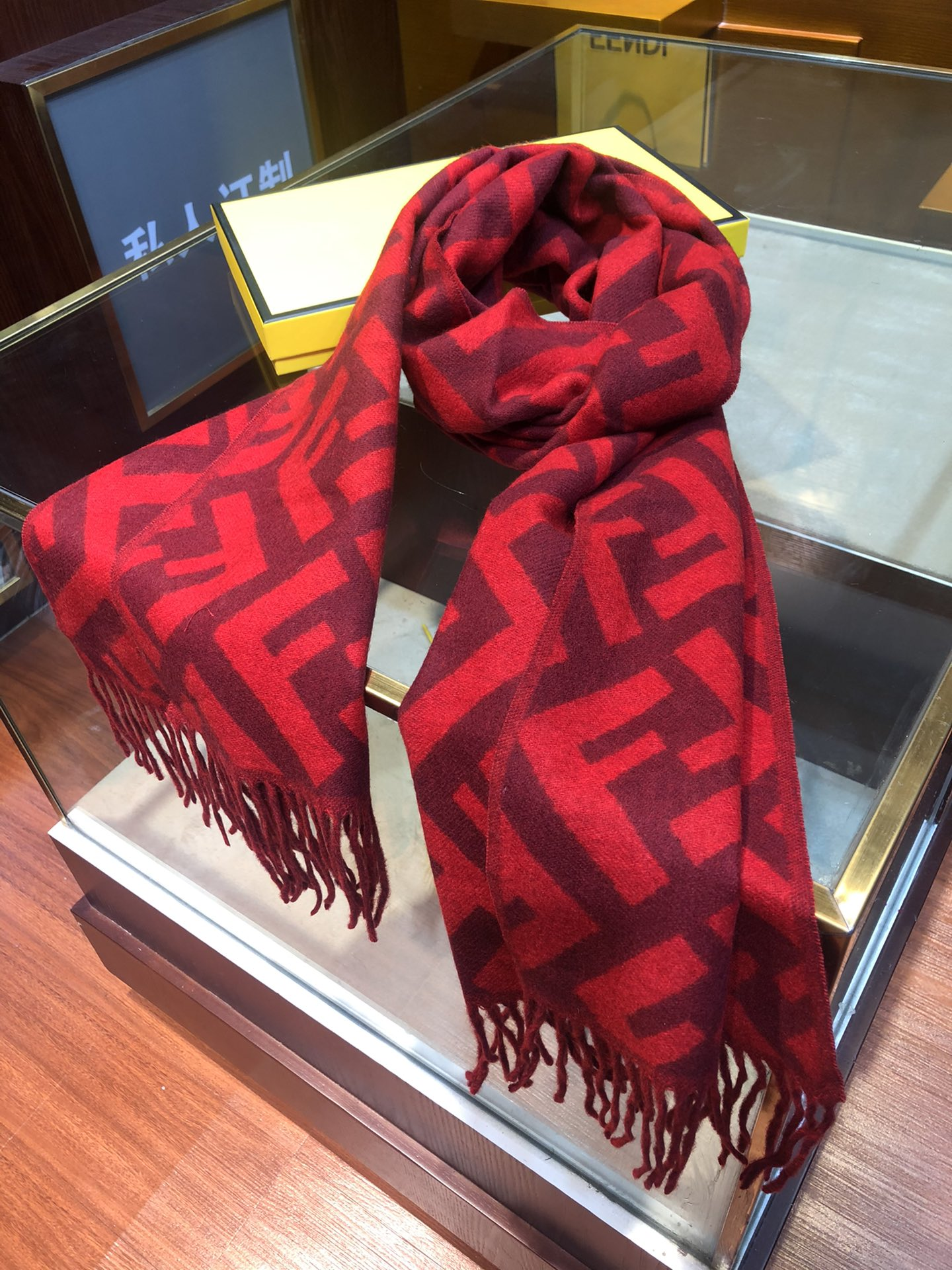 【FENDI  フェンディ】スカーフ 30*180CM   241207