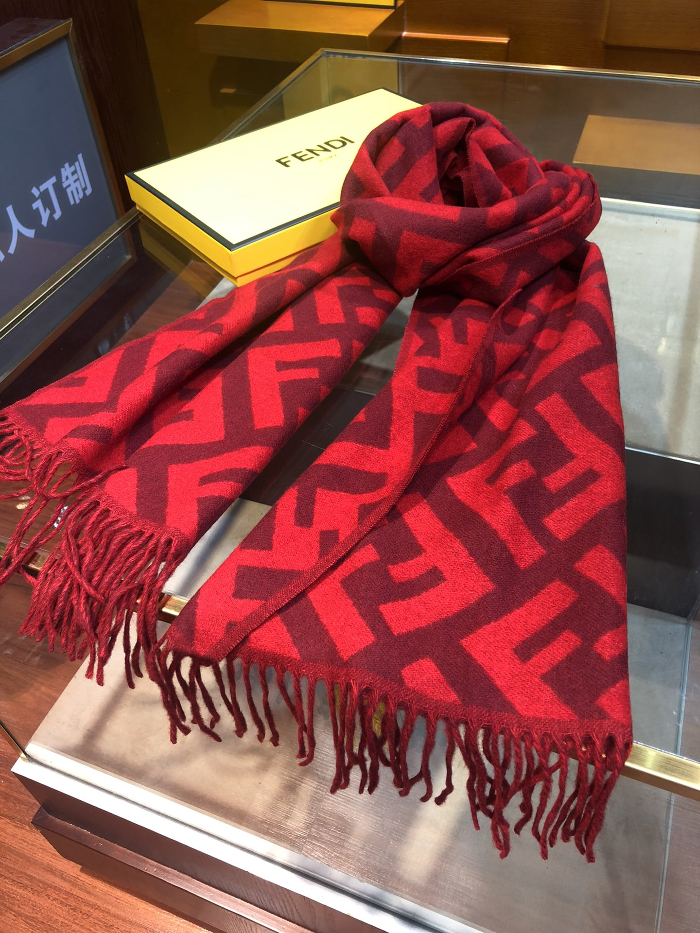 【FENDI  フェンディ】スカーフ 30*180CM   241207