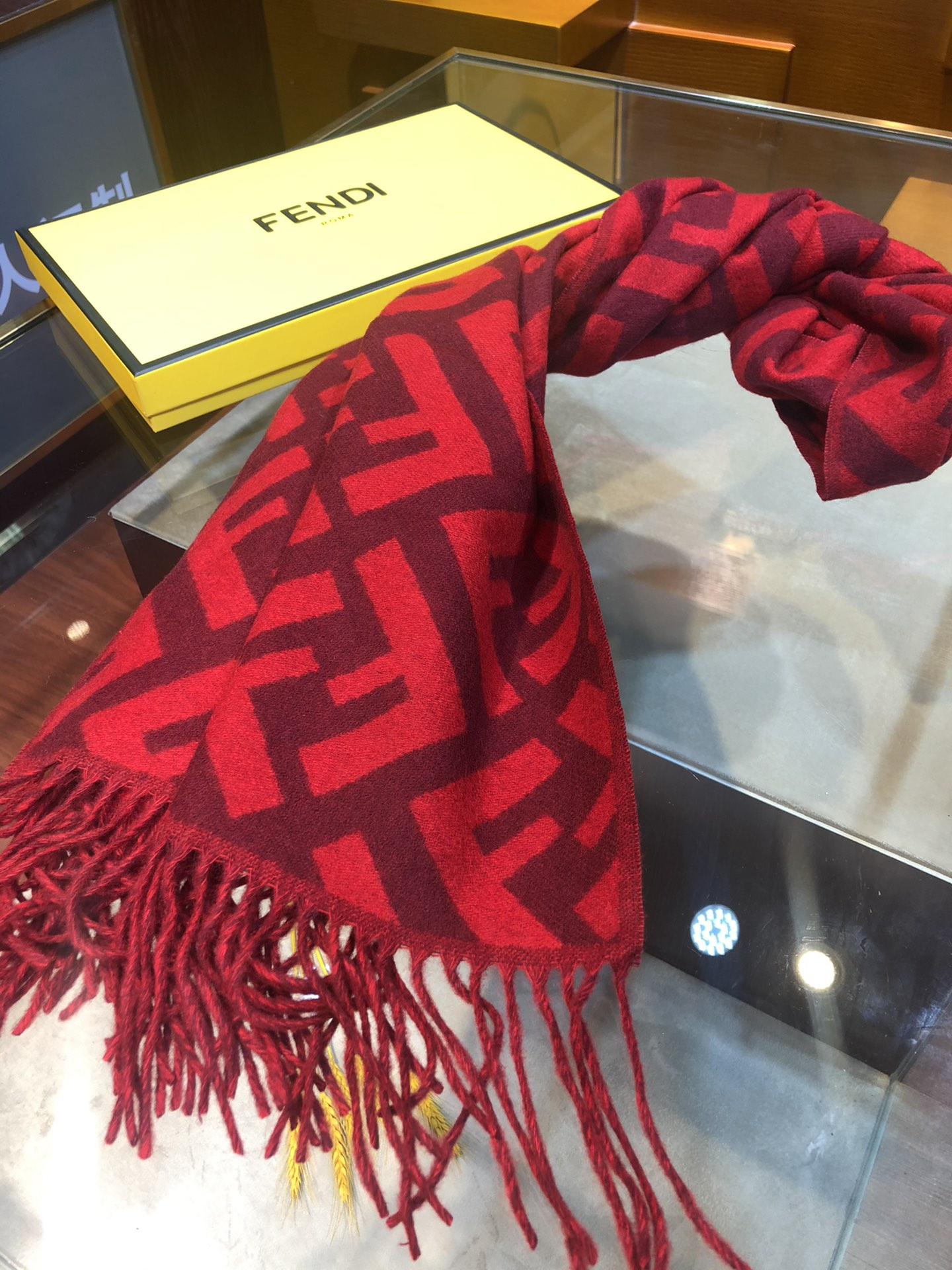 【FENDI  フェンディ】スカーフ 30*180CM   241207