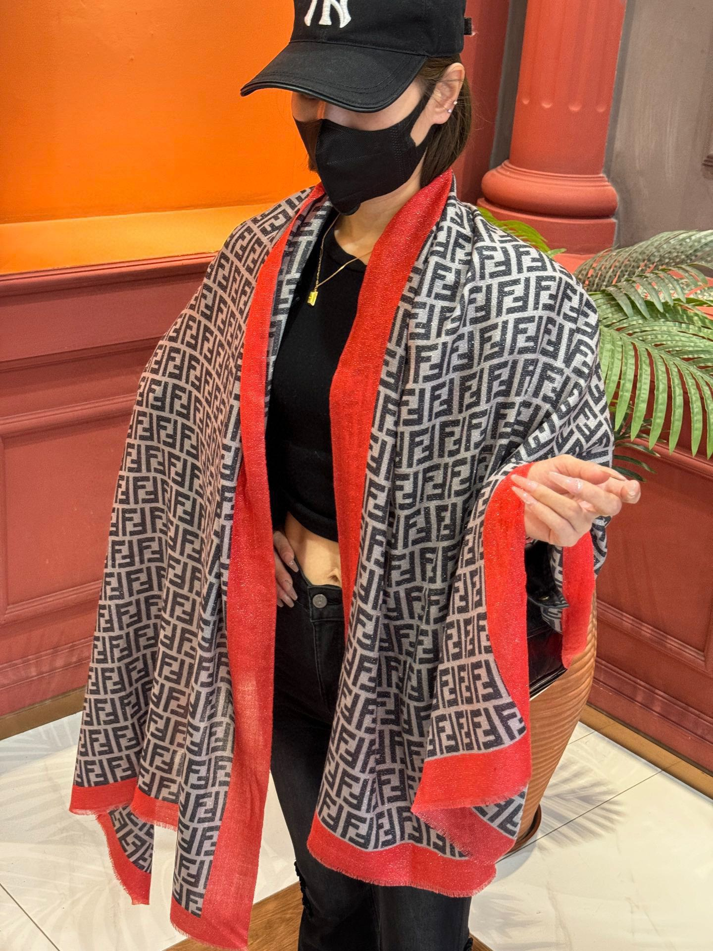 【FENDI  フェンディ】スカーフ 65*180CM   241207