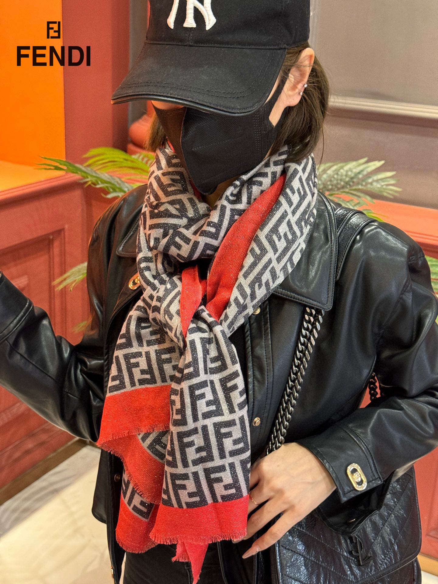 【FENDI  フェンディ】スカーフ 65*180CM   241207