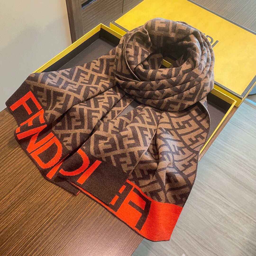 【FENDI  フェンディ】スカーフ 32*200CM   241207
