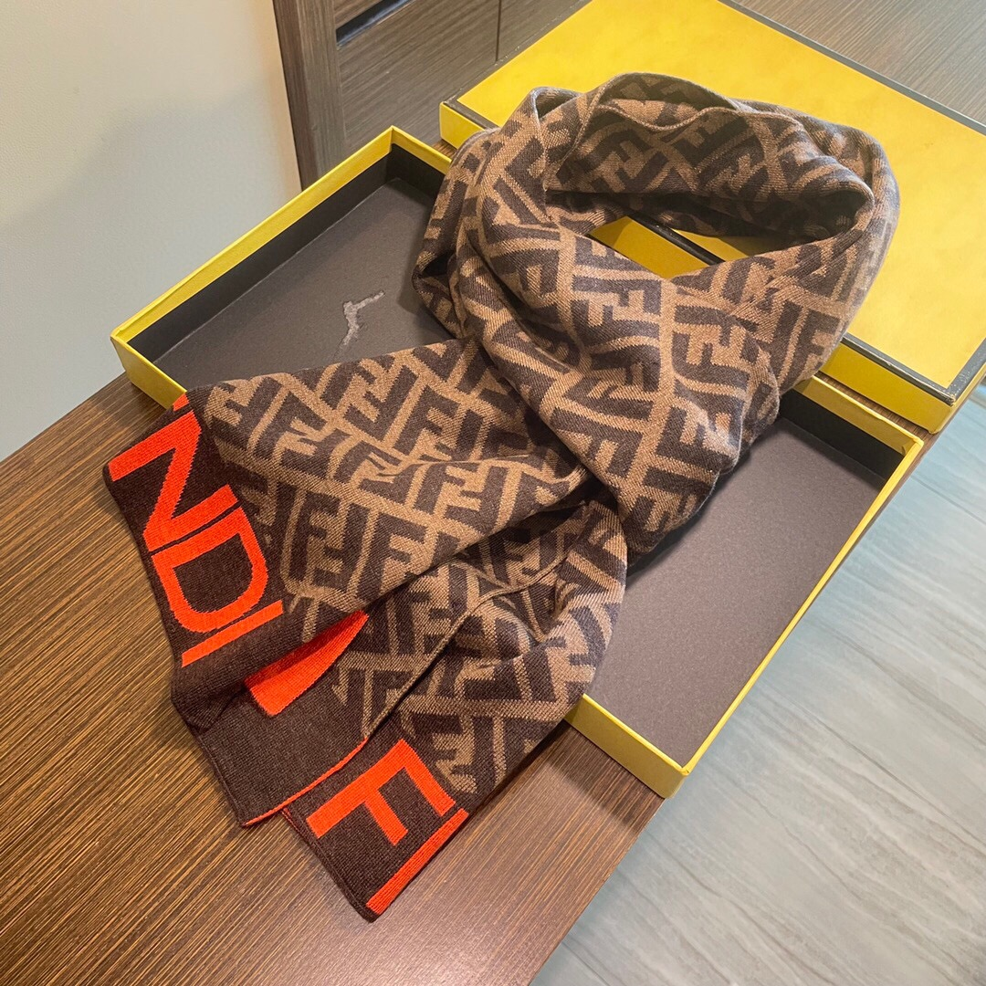 【FENDI  フェンディ】スカーフ 32*200CM   241207