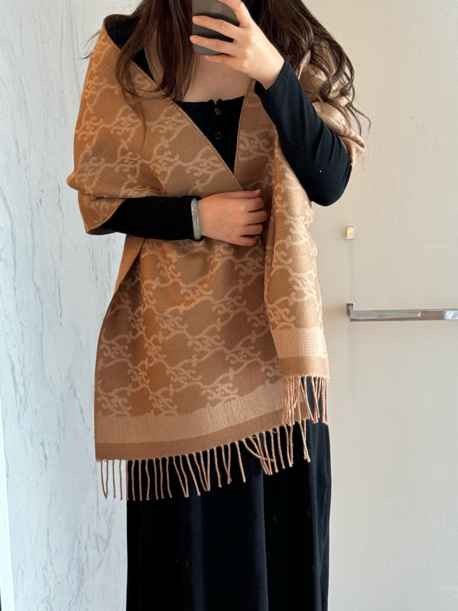 【FENDI  フェンディ】スカーフ 35*215CM   241207