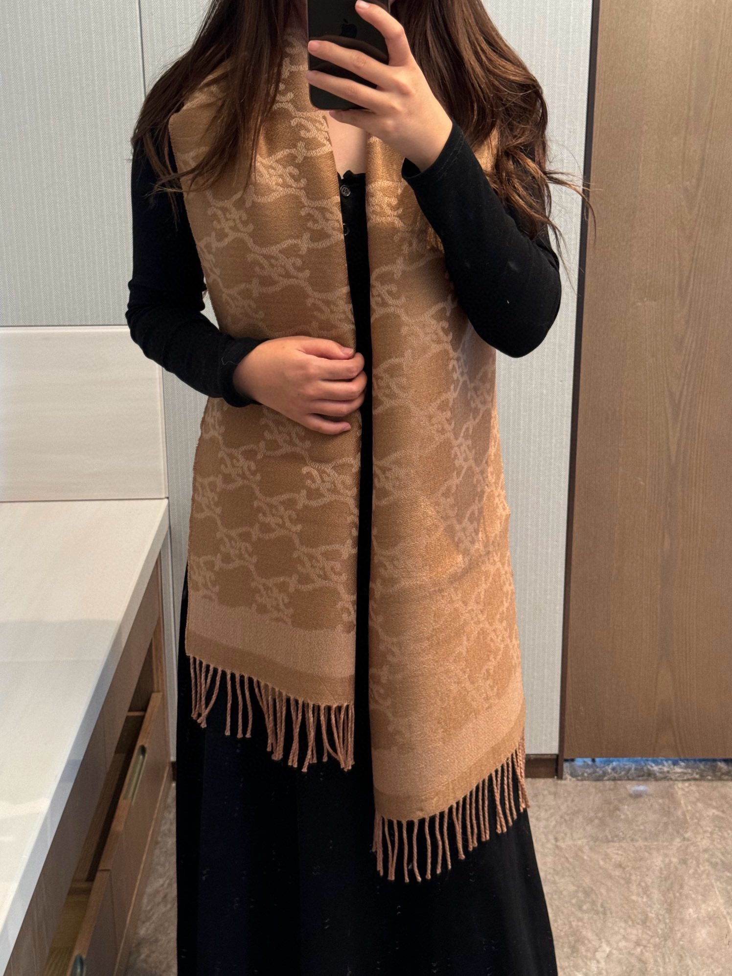 【FENDI  フェンディ】スカーフ 35*215CM   241207