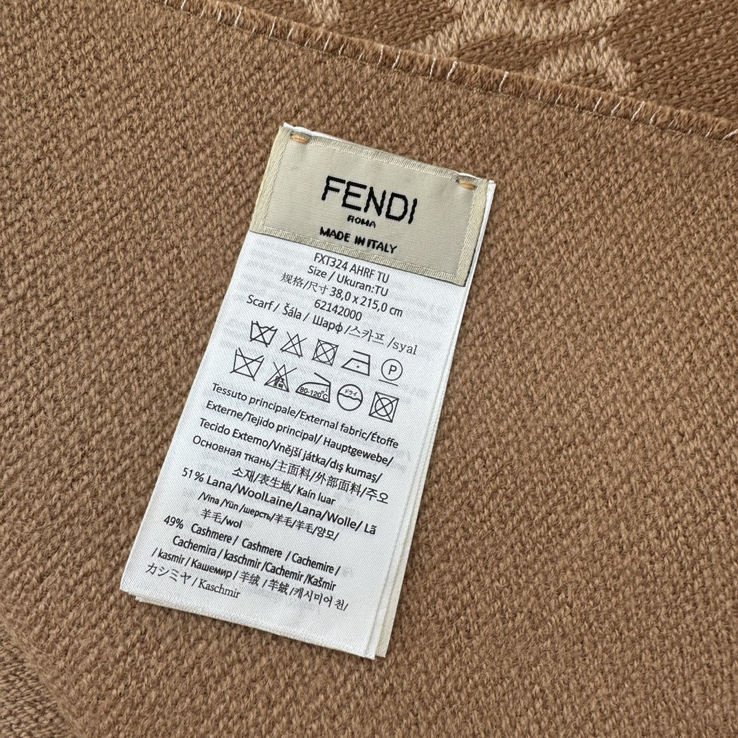 【FENDI  フェンディ】スカーフ 35*215CM   241207
