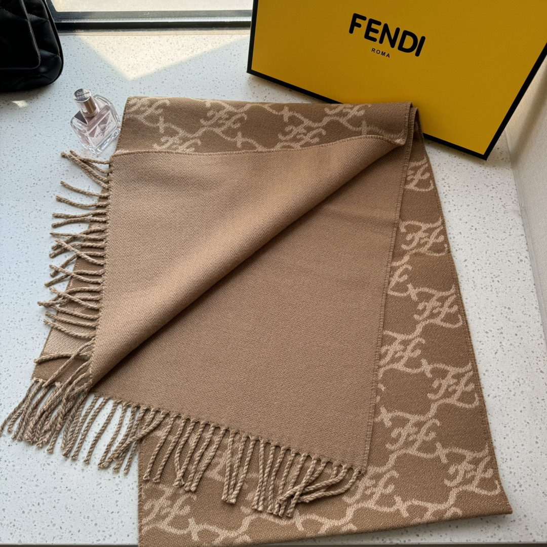 【FENDI  フェンディ】スカーフ 35*215CM   241207