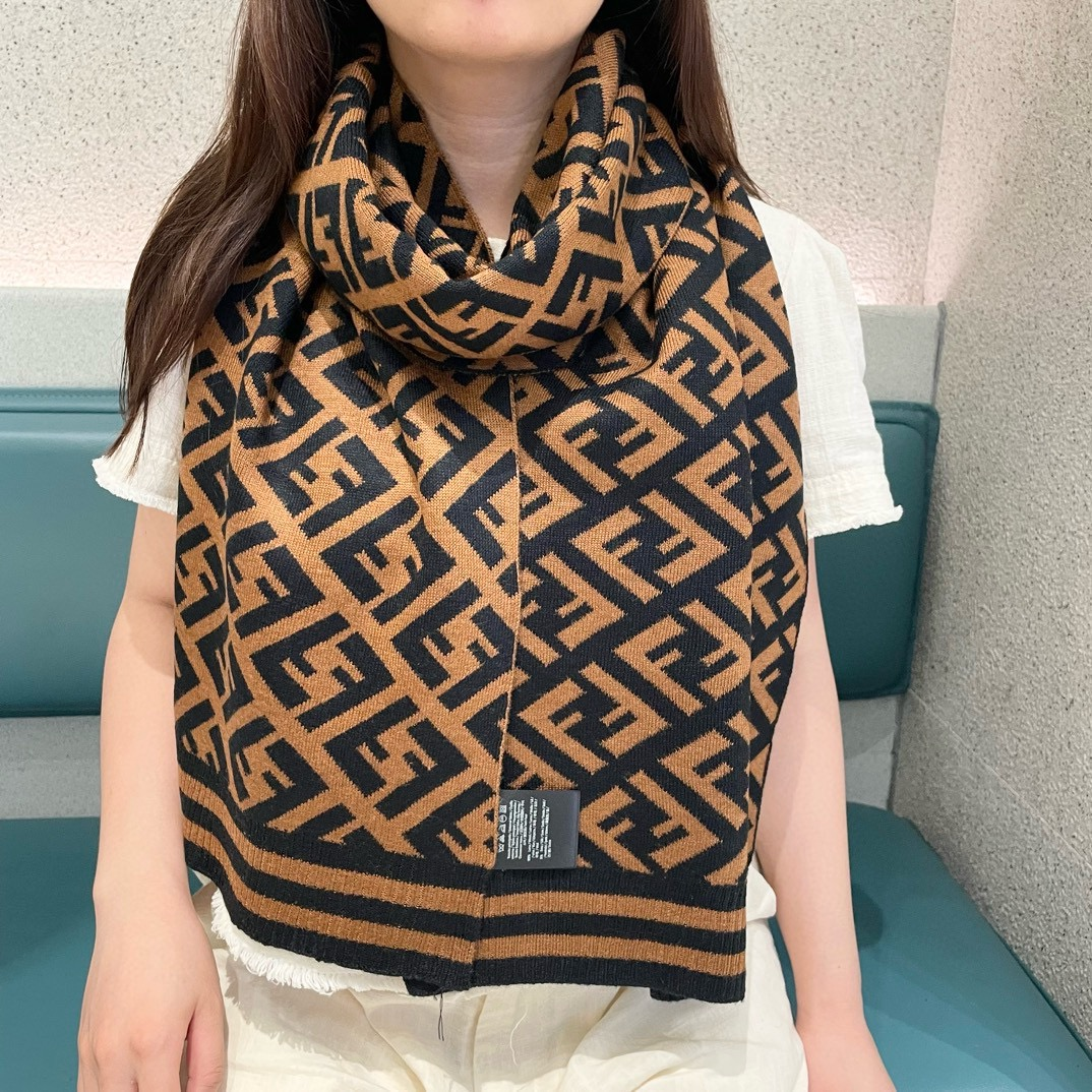 【FENDI  フェンディ】スカーフ 180*32CM   241207