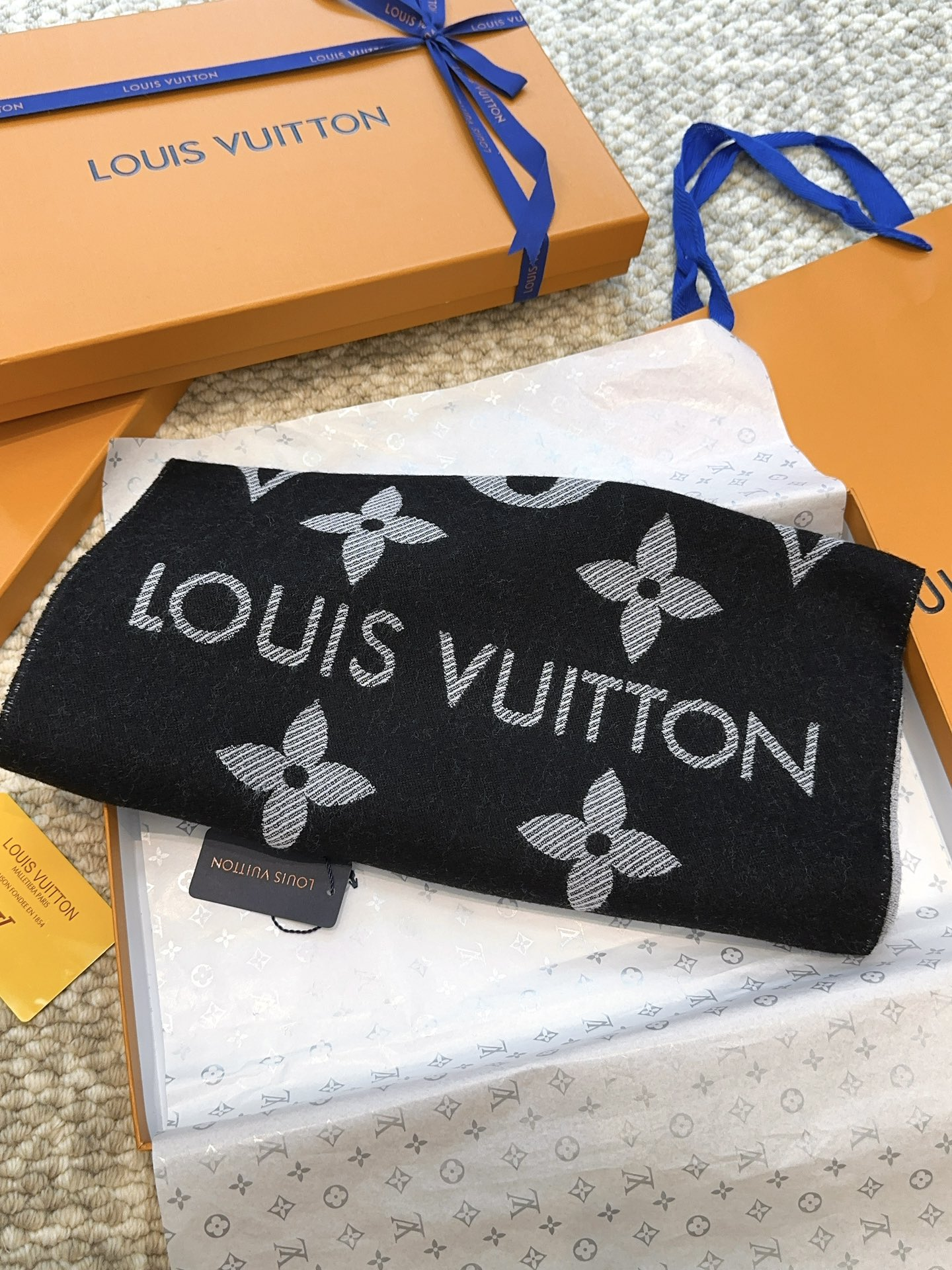 【LOUIS VUITTON   ルイヴィトン】スカーフ 186*34CM   241207