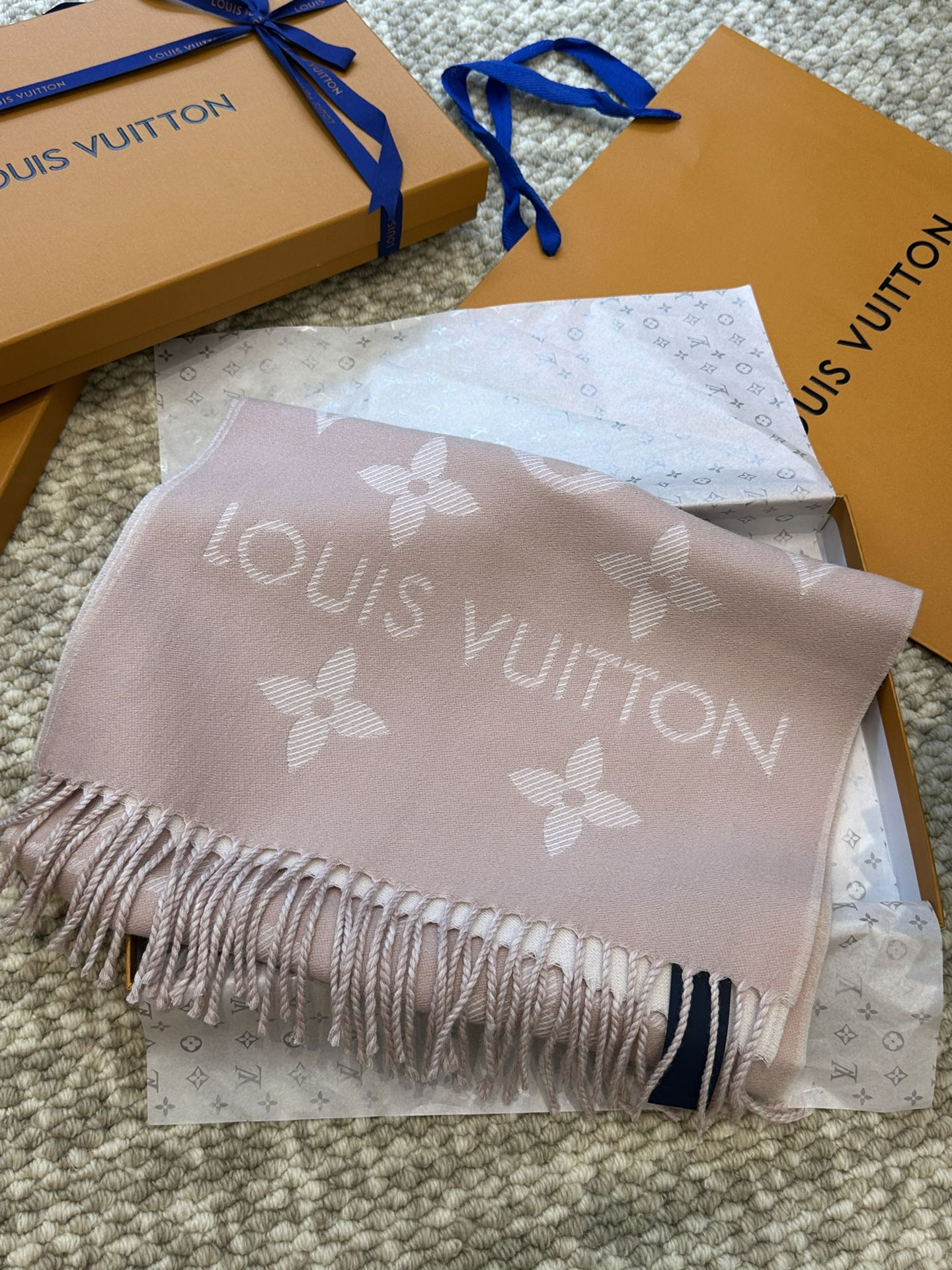 【LOUIS VUITTON   ルイヴィトン】スカーフ 186*34CM   241207