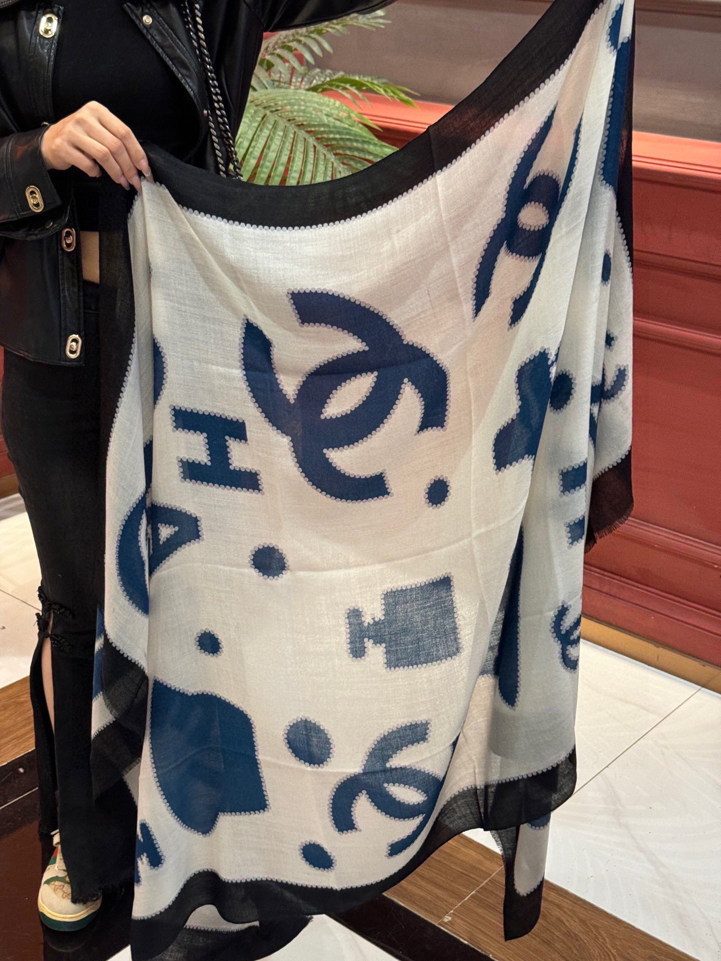 【CHANEL  シャネル 】スカーフ100*200CM  241209