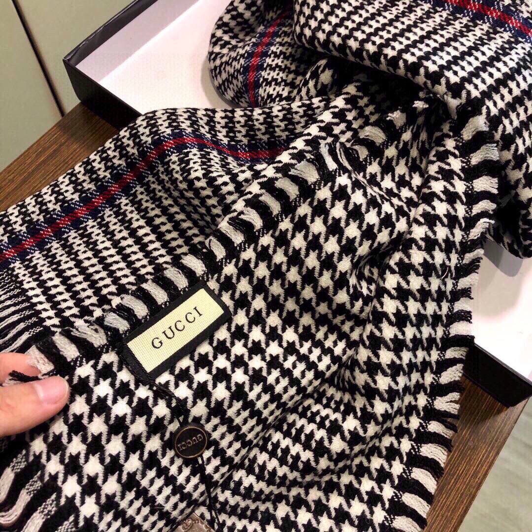 【GUCCI グッチ】スカーフ  90*200CM  241209