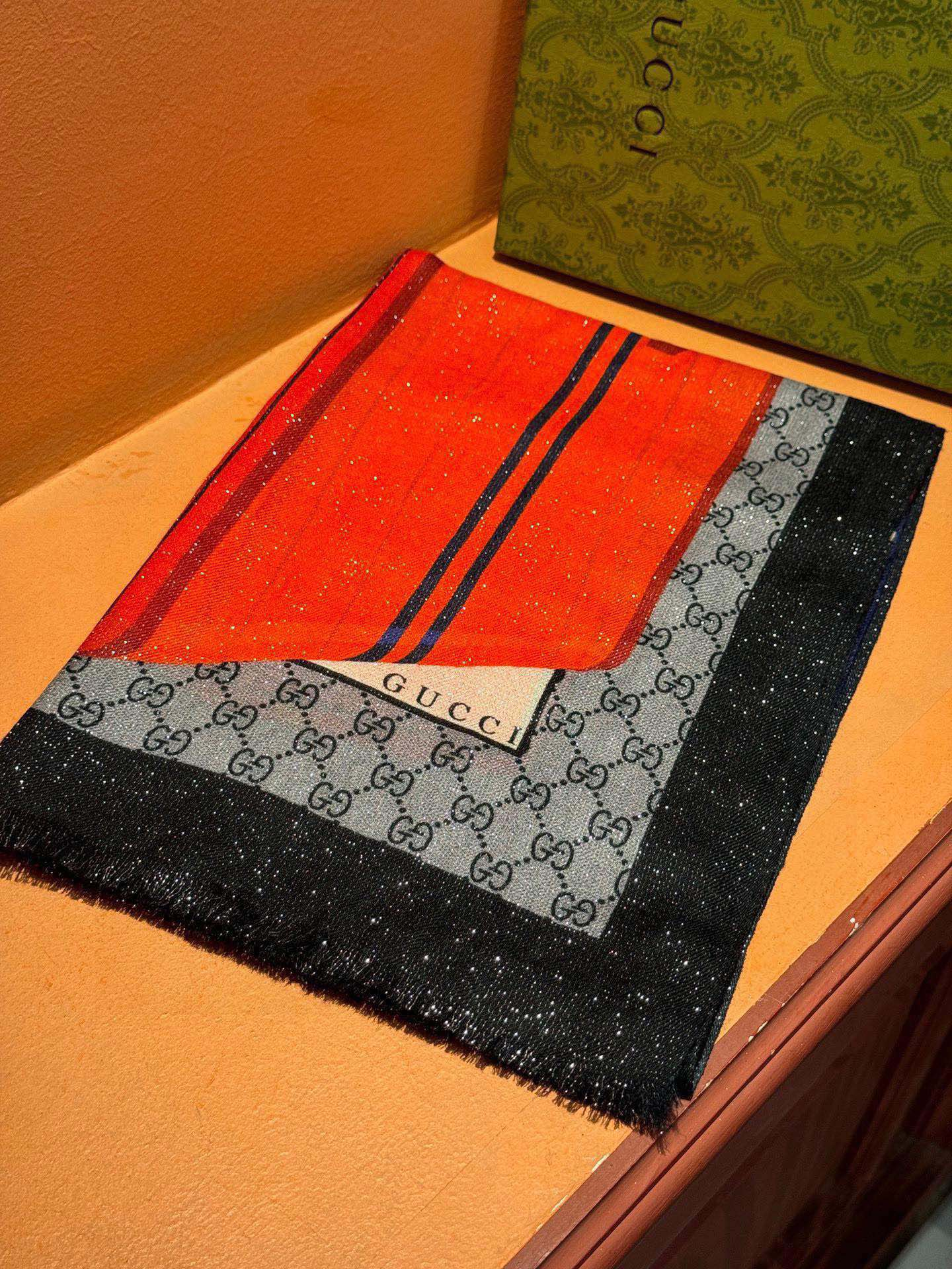 【GUCCI グッチ】スカーフ  110*200CM  241209