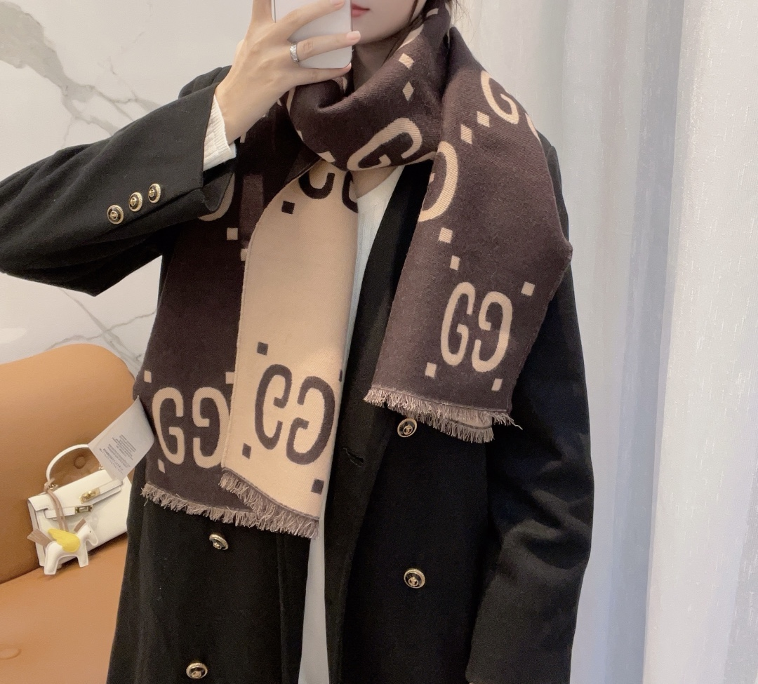 【GUCCI グッチ】スカーフ  30*180CM  241209