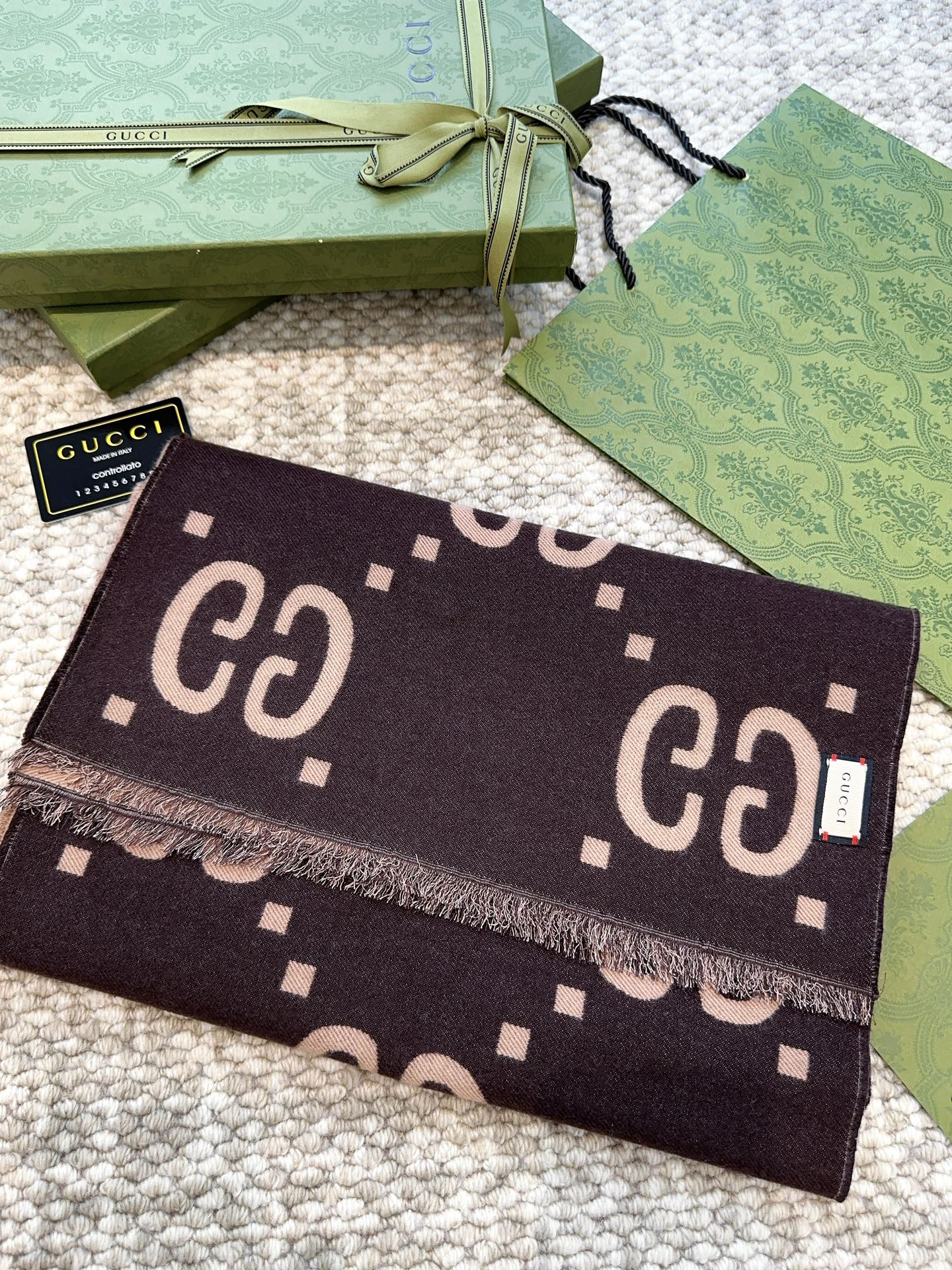 【GUCCI グッチ】スカーフ  30*180CM  241209