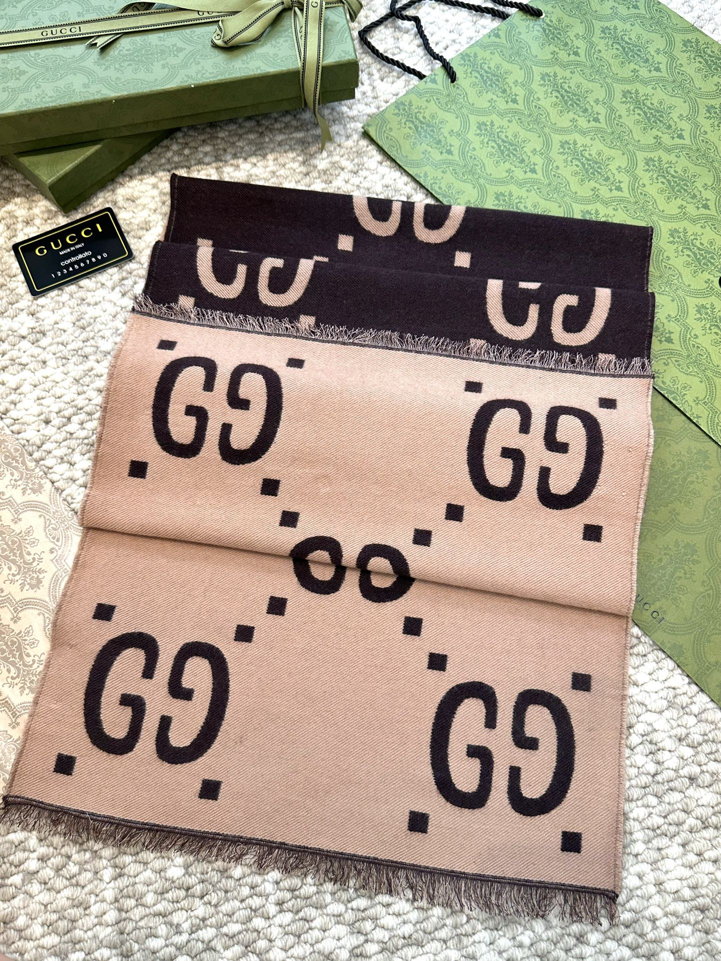 【GUCCI グッチ】スカーフ  30*180CM  241209